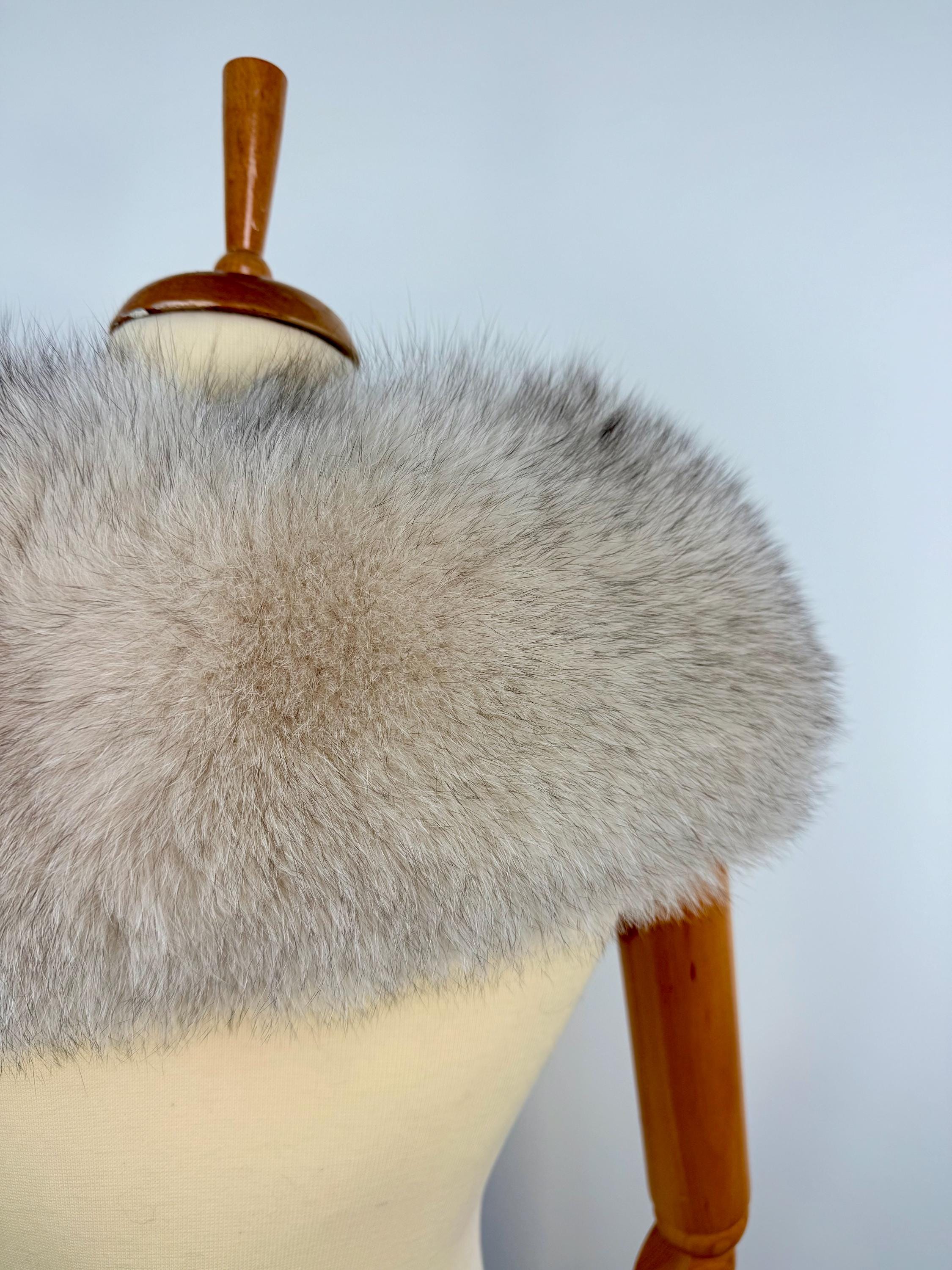 Luxury Fox Fur Collar: Light Beige Winter Stole