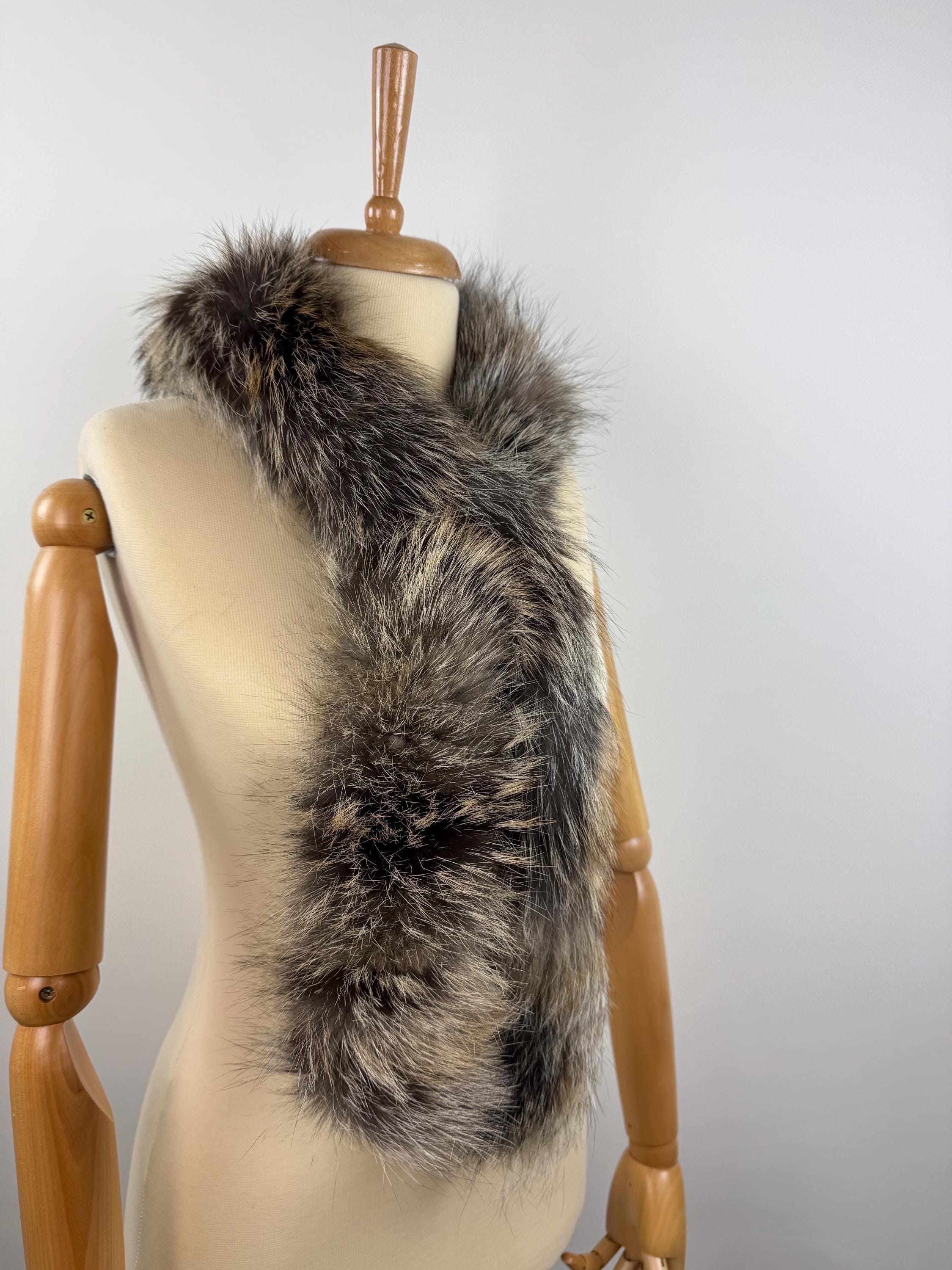 Cross Fox Fur Scarf: Luxury Winter Accessory