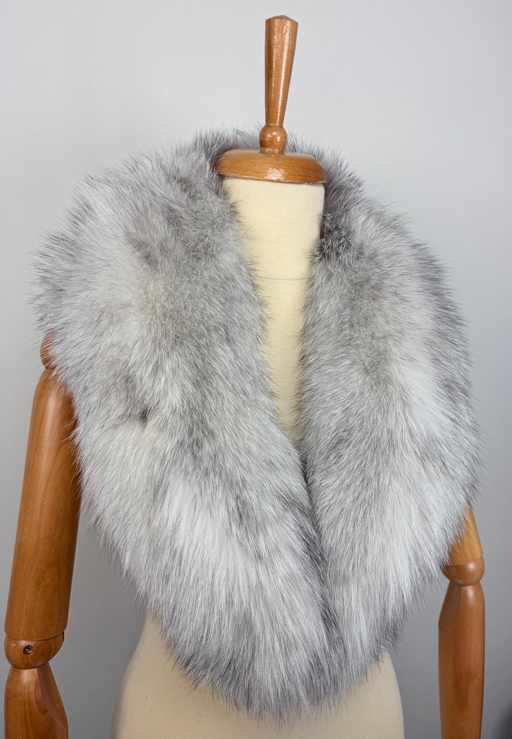 Luxury Platinum Fox Fur Collar – Real Fur, Handmade in Greece, Elegant Neck Accessory