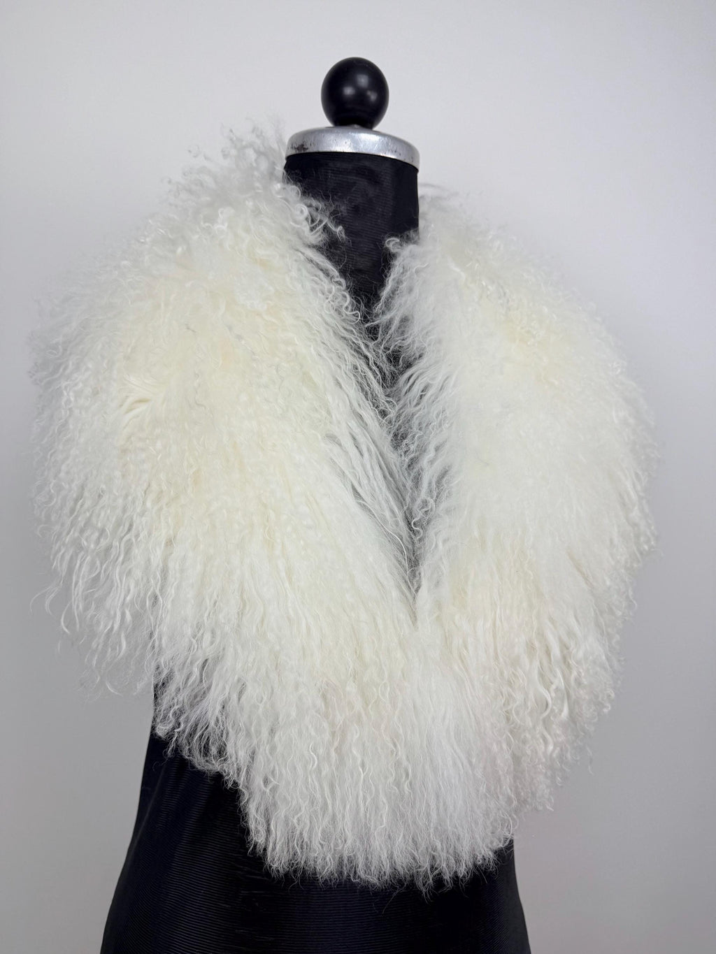 White Mongolian Sheepskin Fur Collar: Luxury Bridal Fur Stole