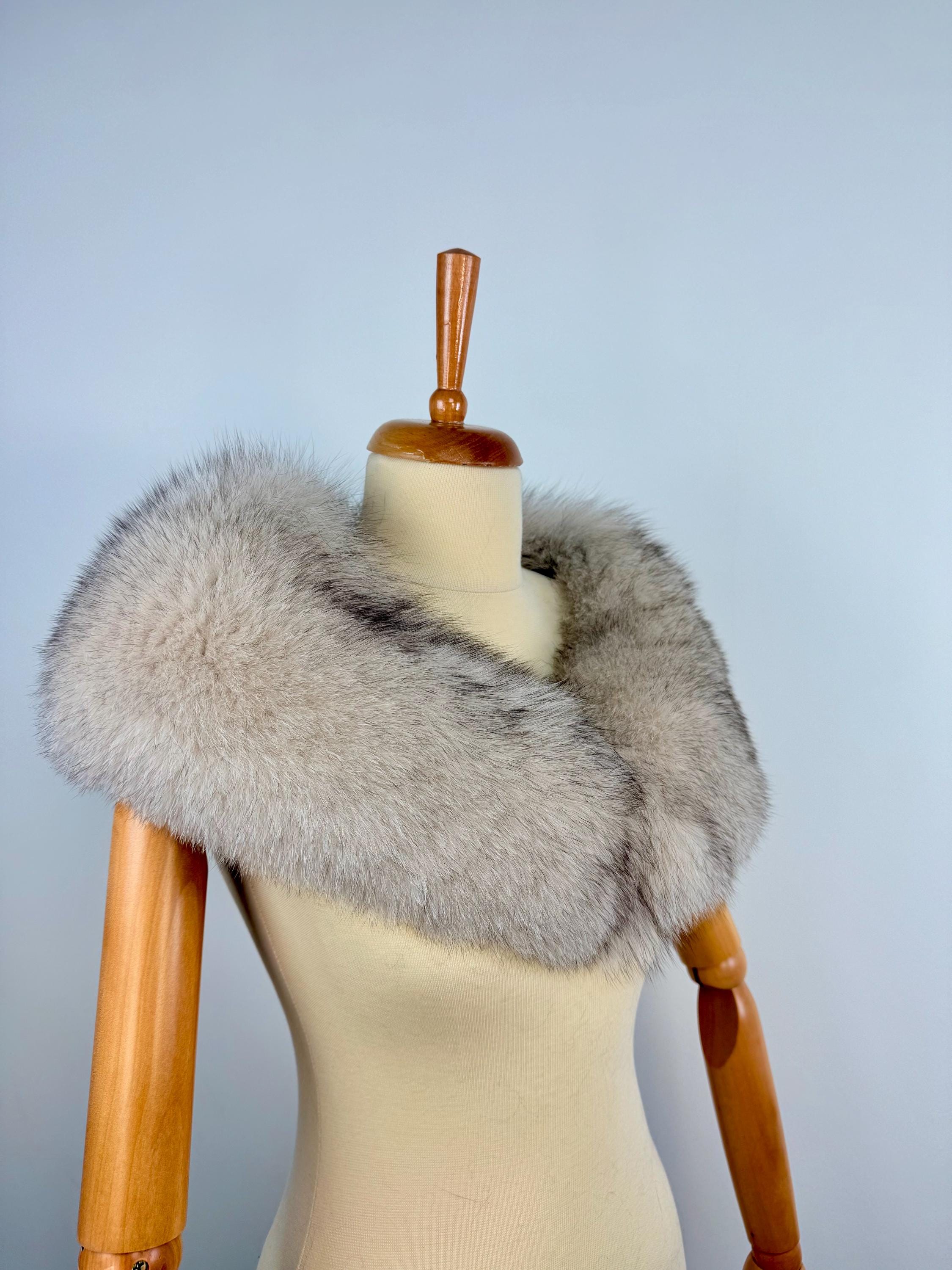 Luxury Fox Fur Collar: Light Beige Winter Stole