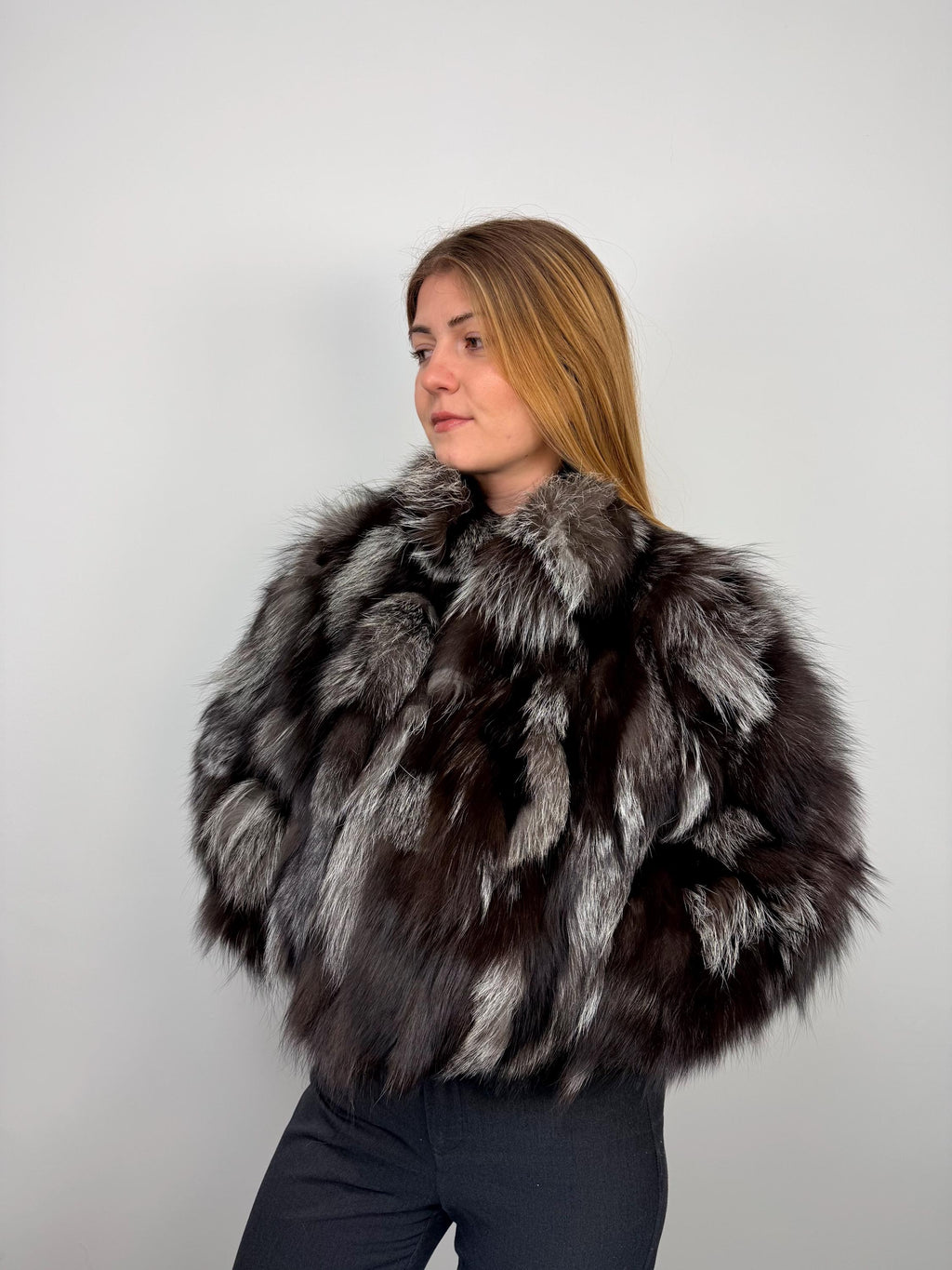 Genuine Silver Fox Fur Cropped Jacket: Luxury Fur Winter Coat