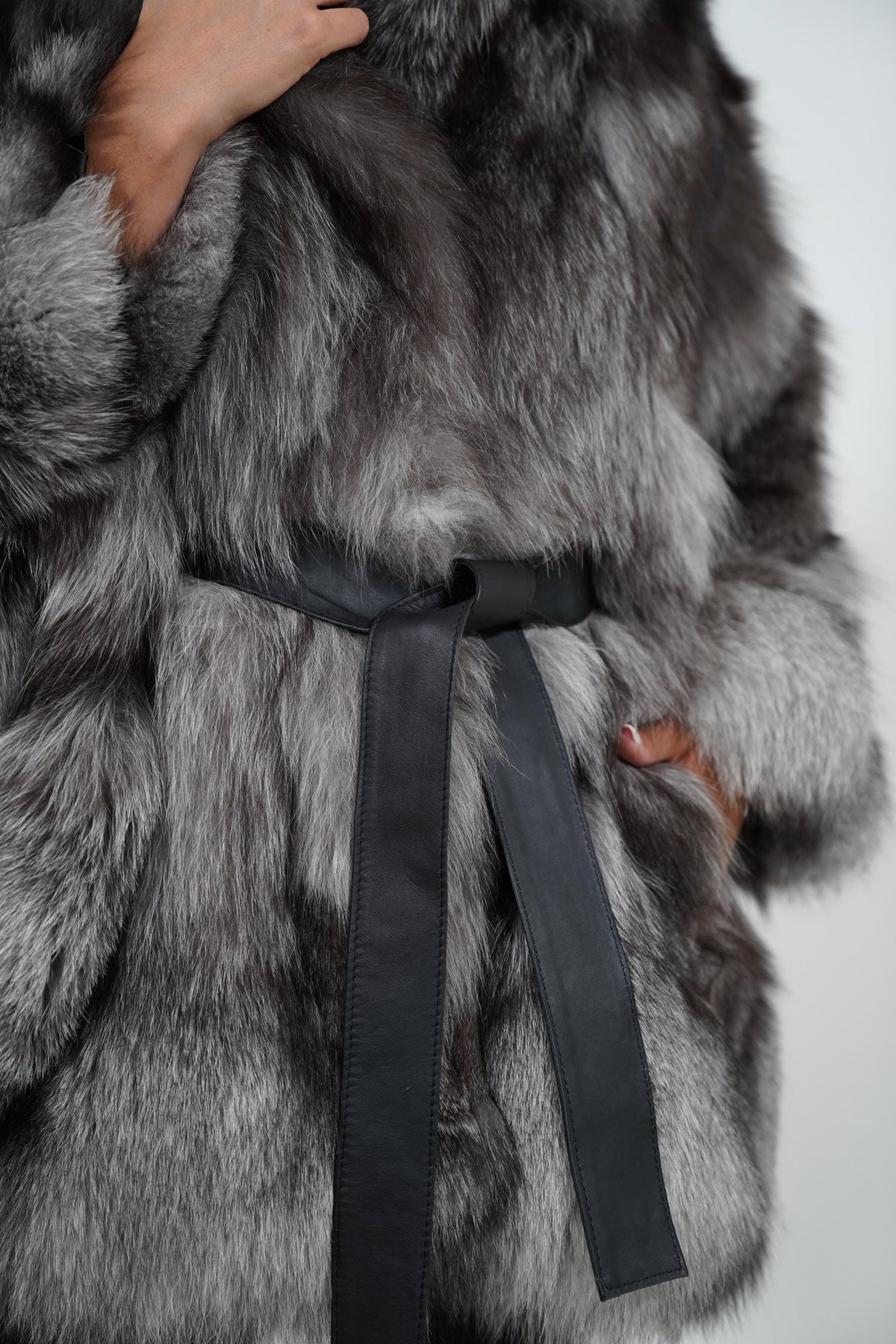 Luxury Silver Frost Fox Fur Cape: Real Fur Jacket Poncho with Belt