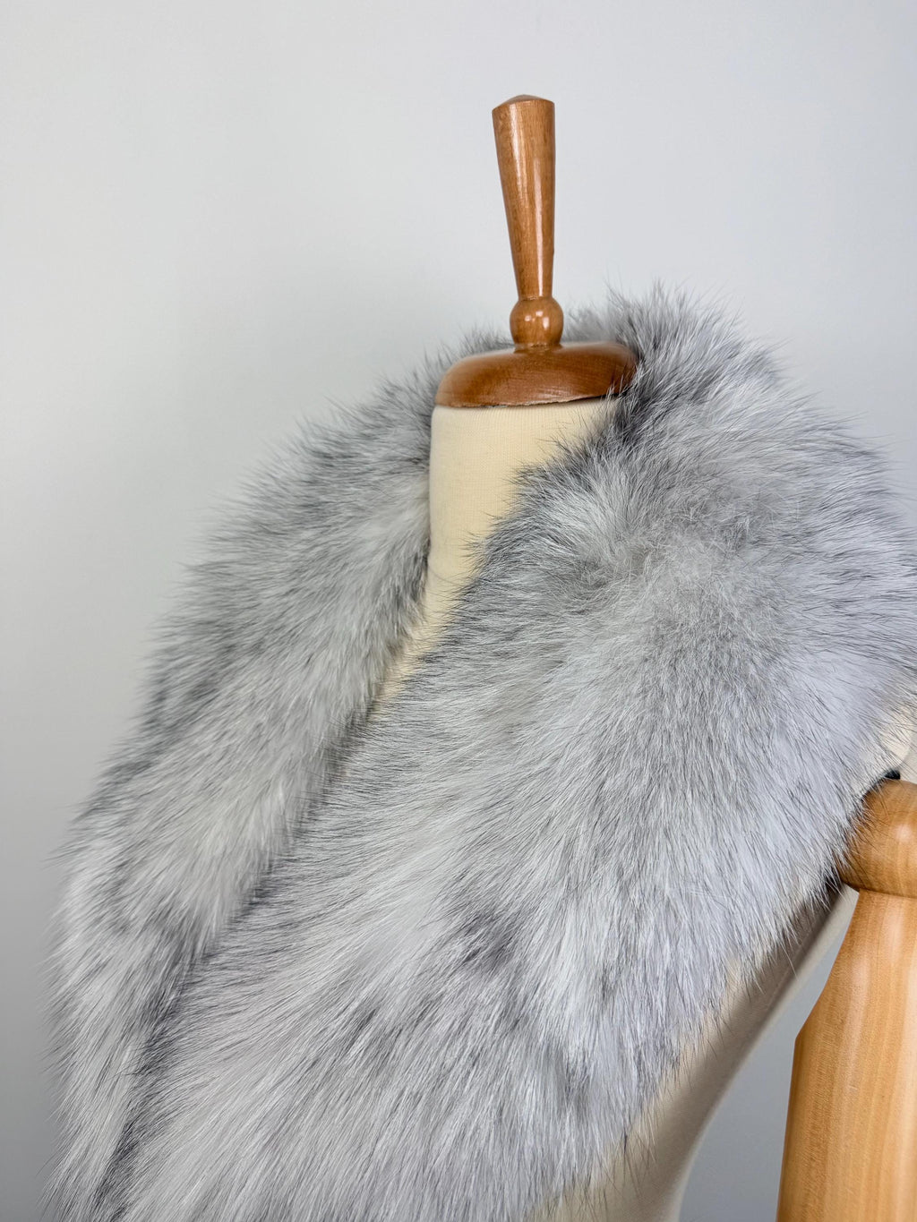 Luxury Platinum Fox Fur Collar – Real Fur, Handmade in Greece, Elegant Neck Accessory