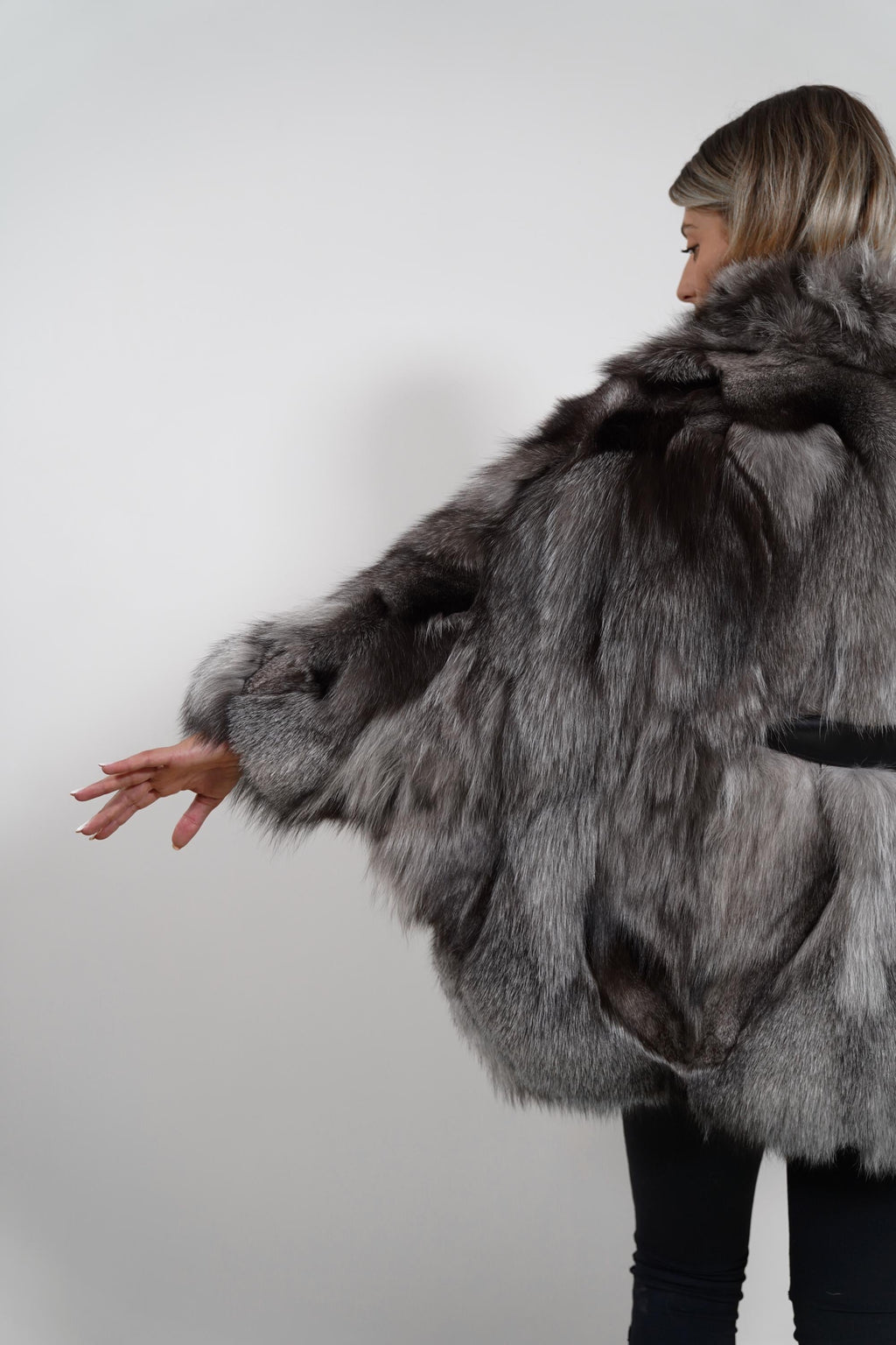 Luxury Silver Frost Fox Fur Cape: Real Fur Jacket Poncho with Belt