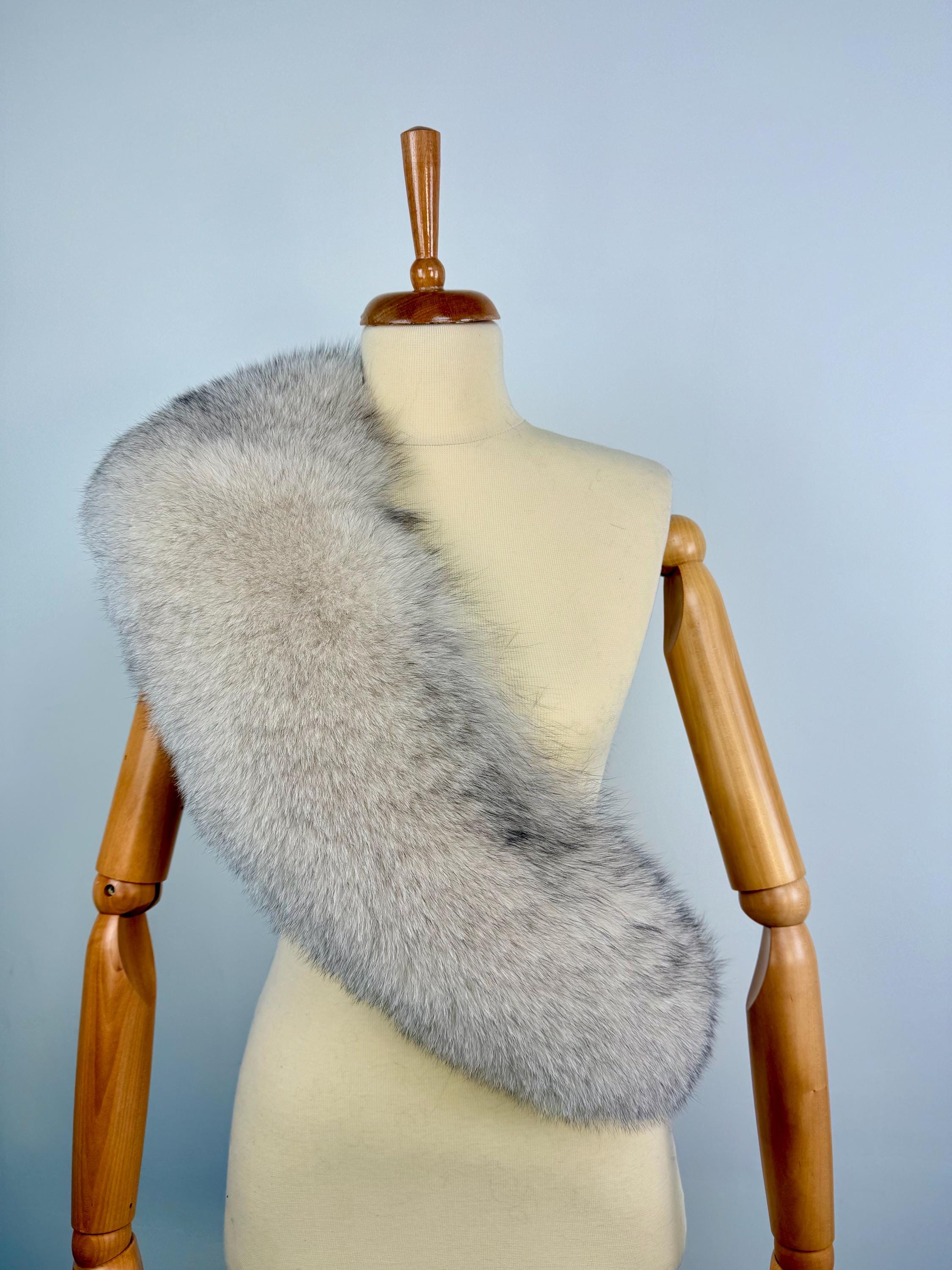 Luxury Fox Fur Collar: Light Beige Winter Stole
