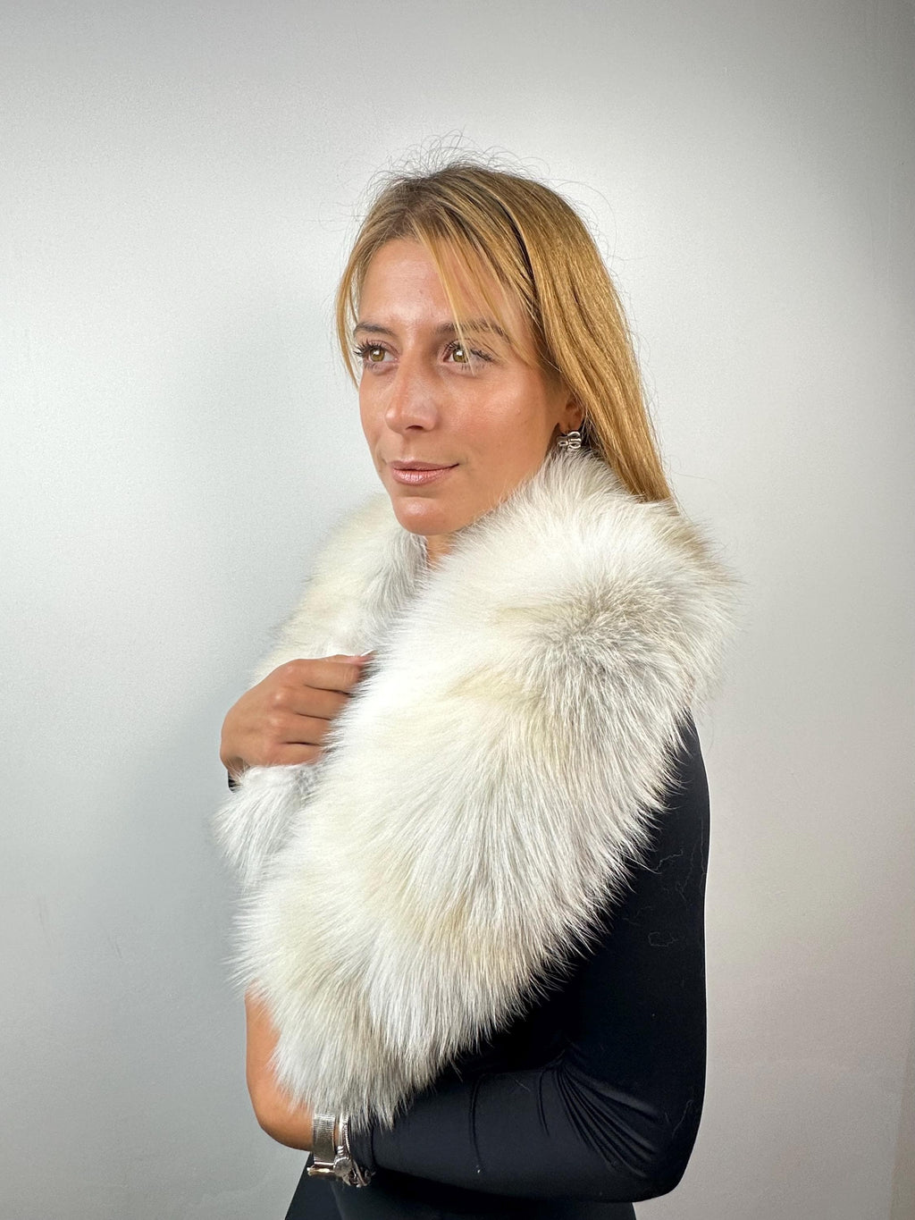 Handmade White Fox Fur Collar: Luxury Bridal Stole