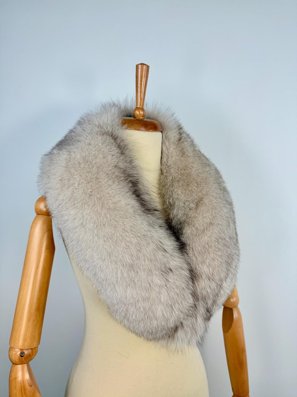 Luxury Fox Fur Collar: Light Beige Winter Stole