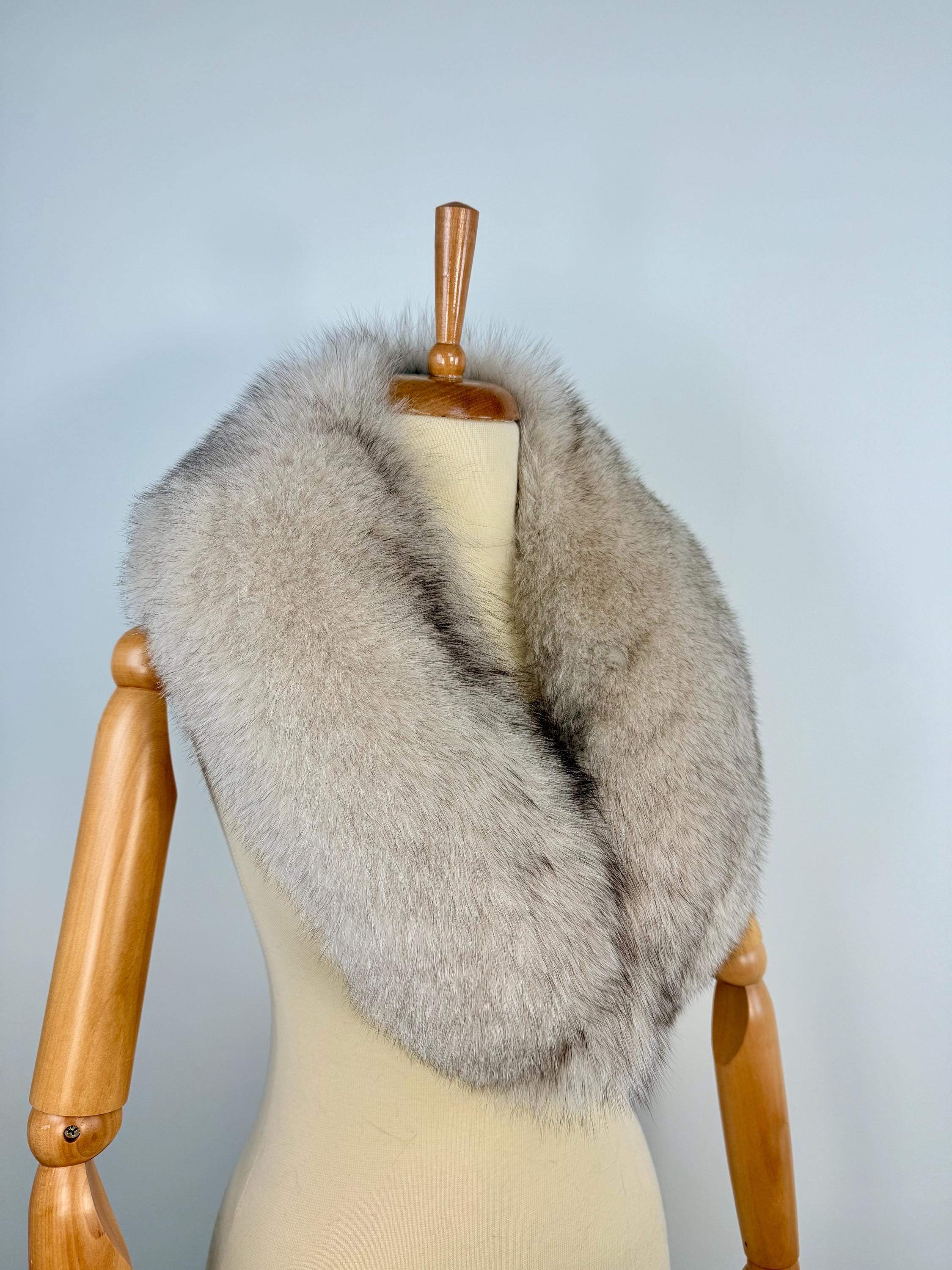 Luxury Fox Fur Collar: Light Beige Winter Stole