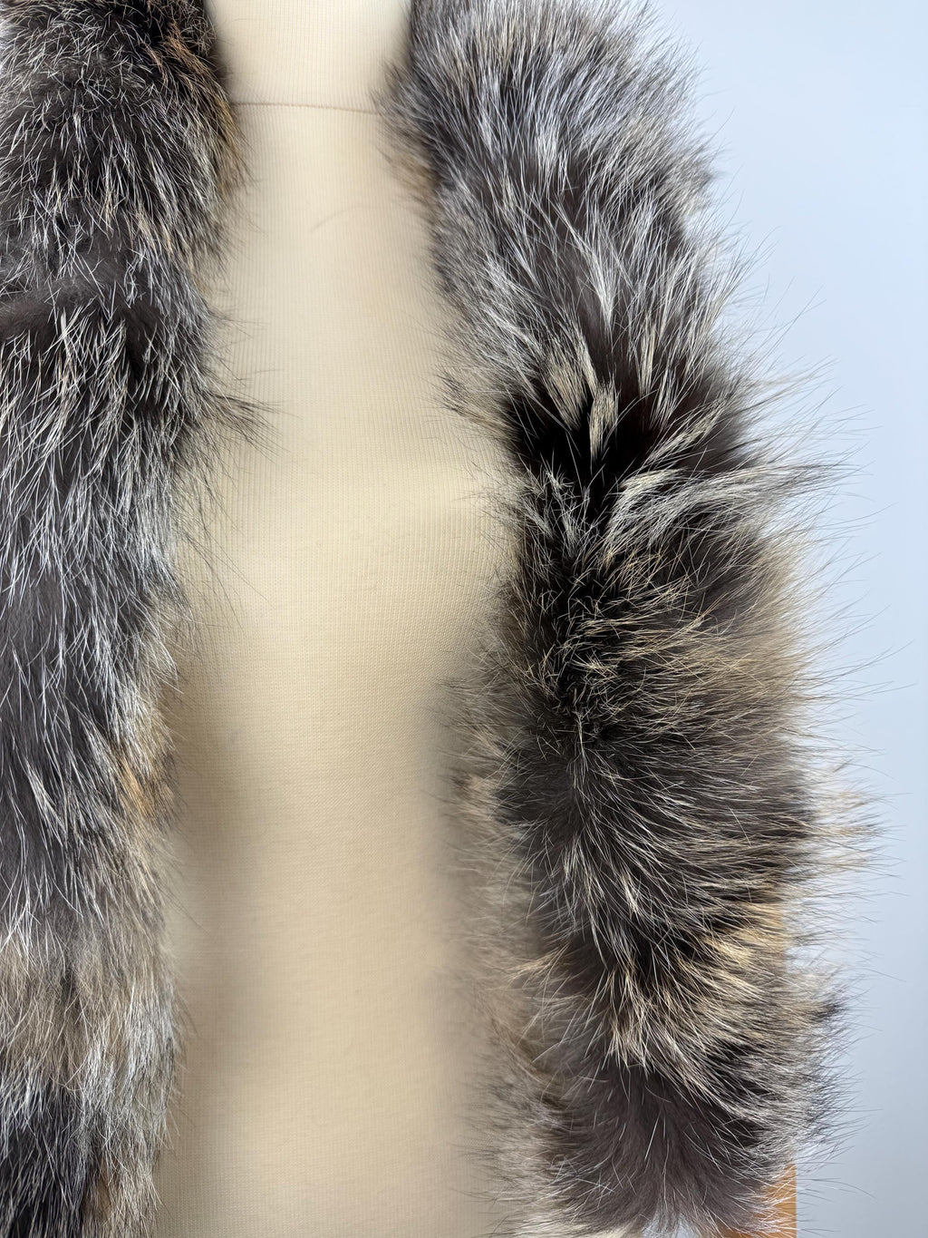 Cross Fox Fur Scarf: Luxury Winter Accessory