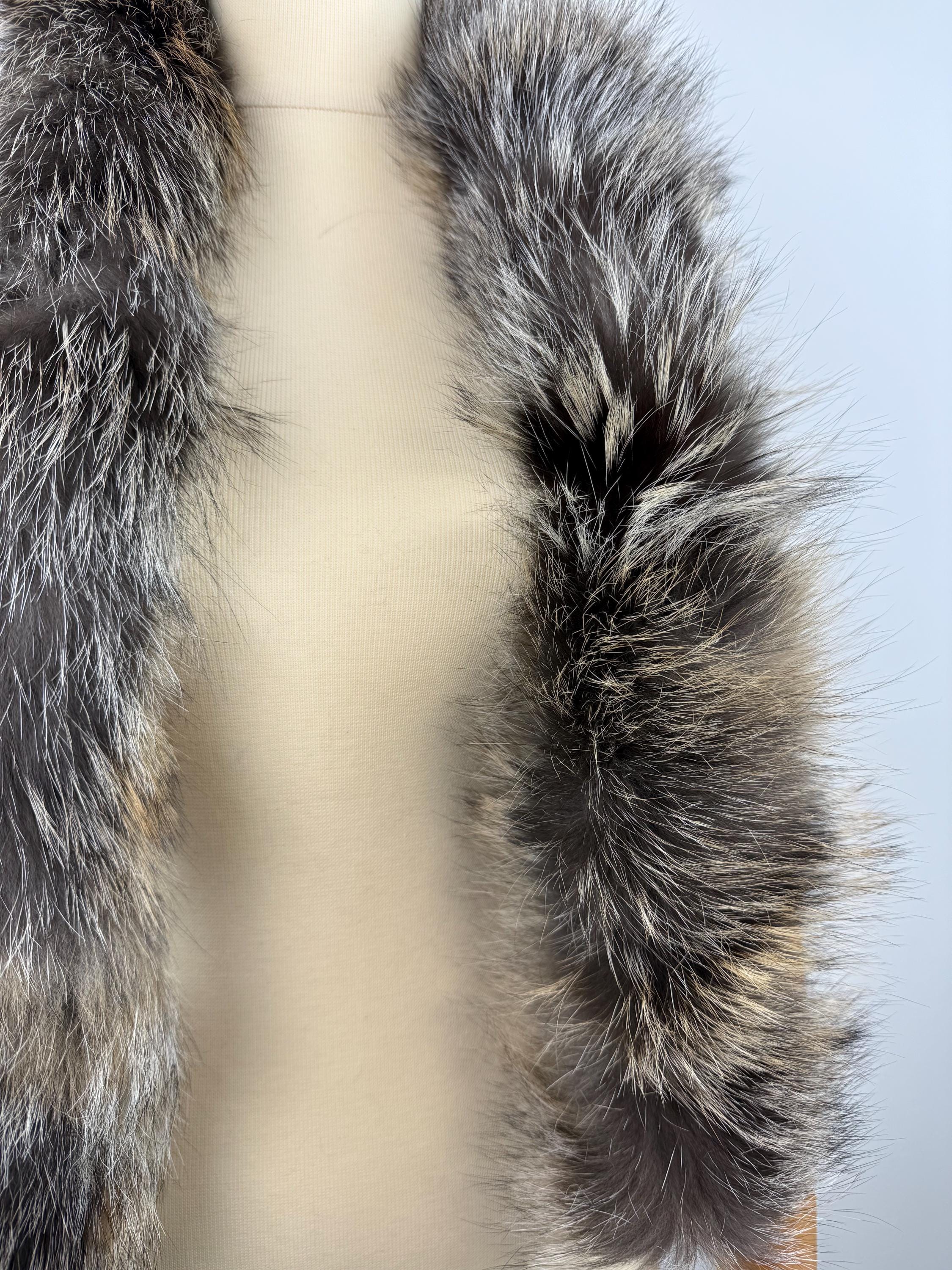 Cross Fox Fur Scarf: Luxury Winter Accessory