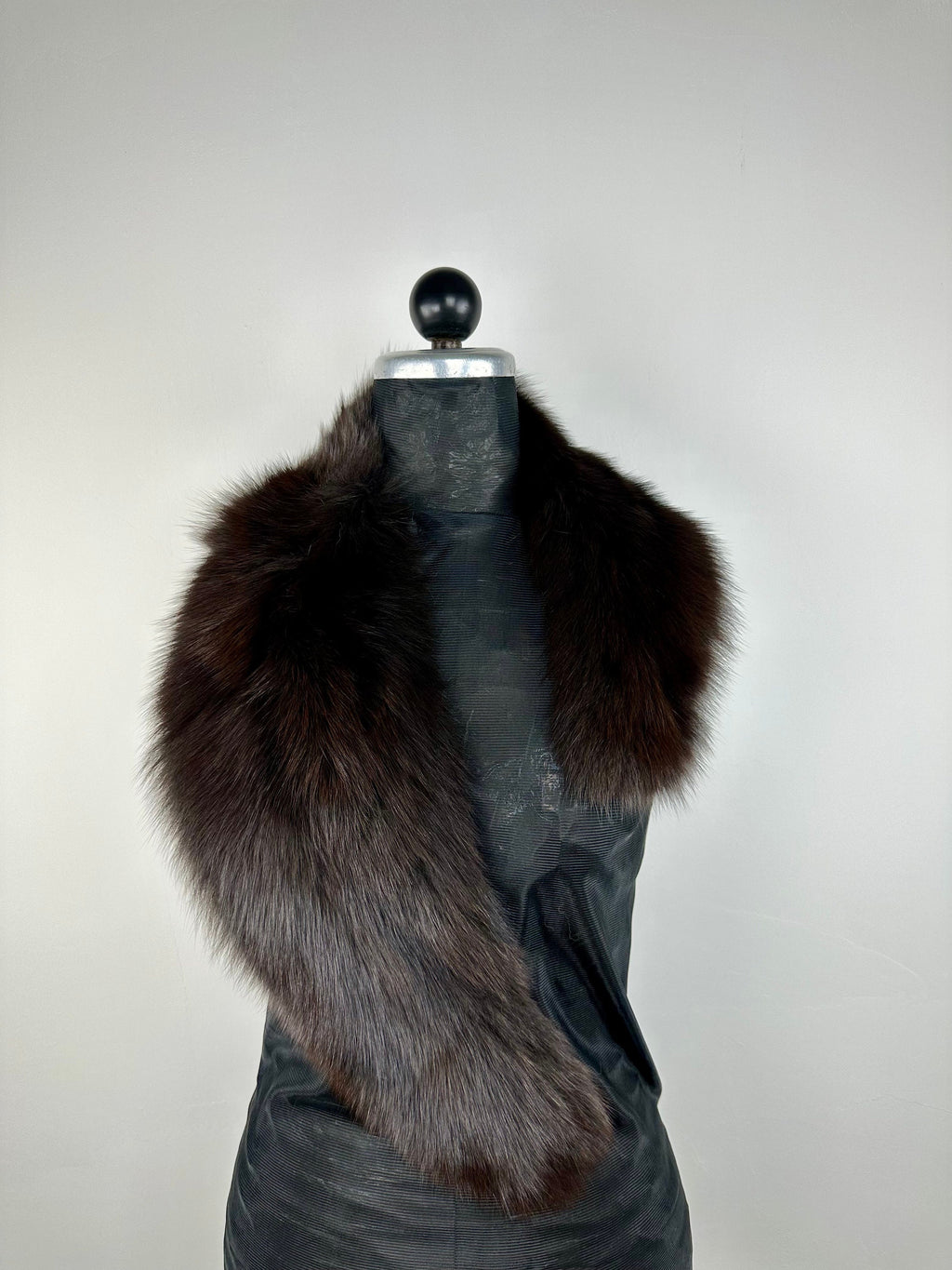 Stylish Dark Brown Fox Fur Collar: Luxury Fur Stole