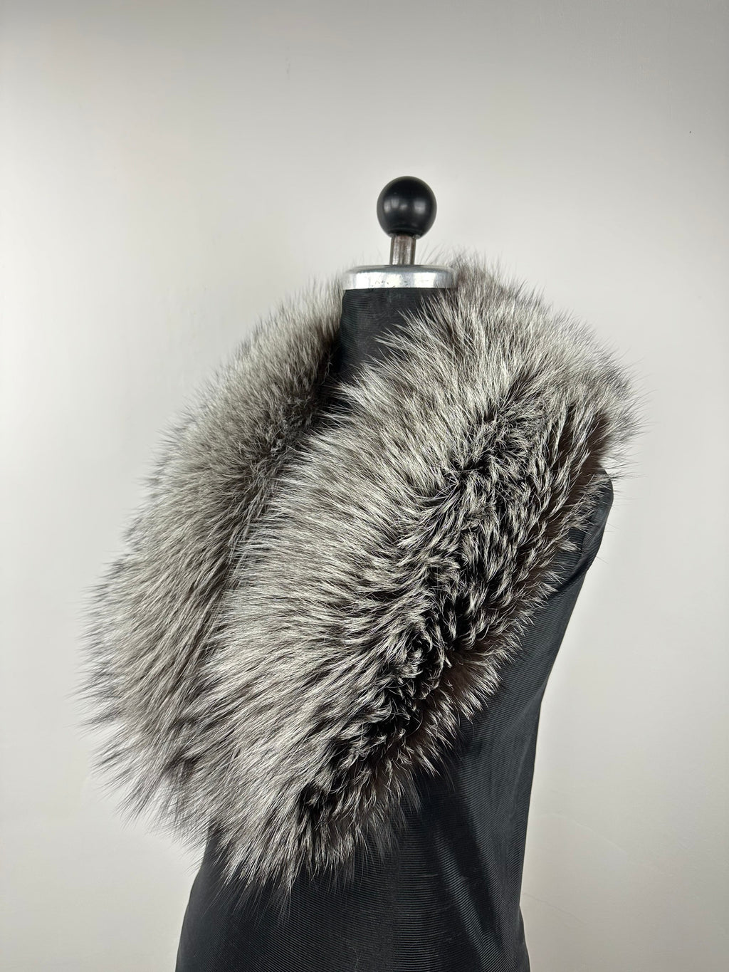 Elegant Silver Fox Fur Collar: Genuine Fluffy Fur Stole