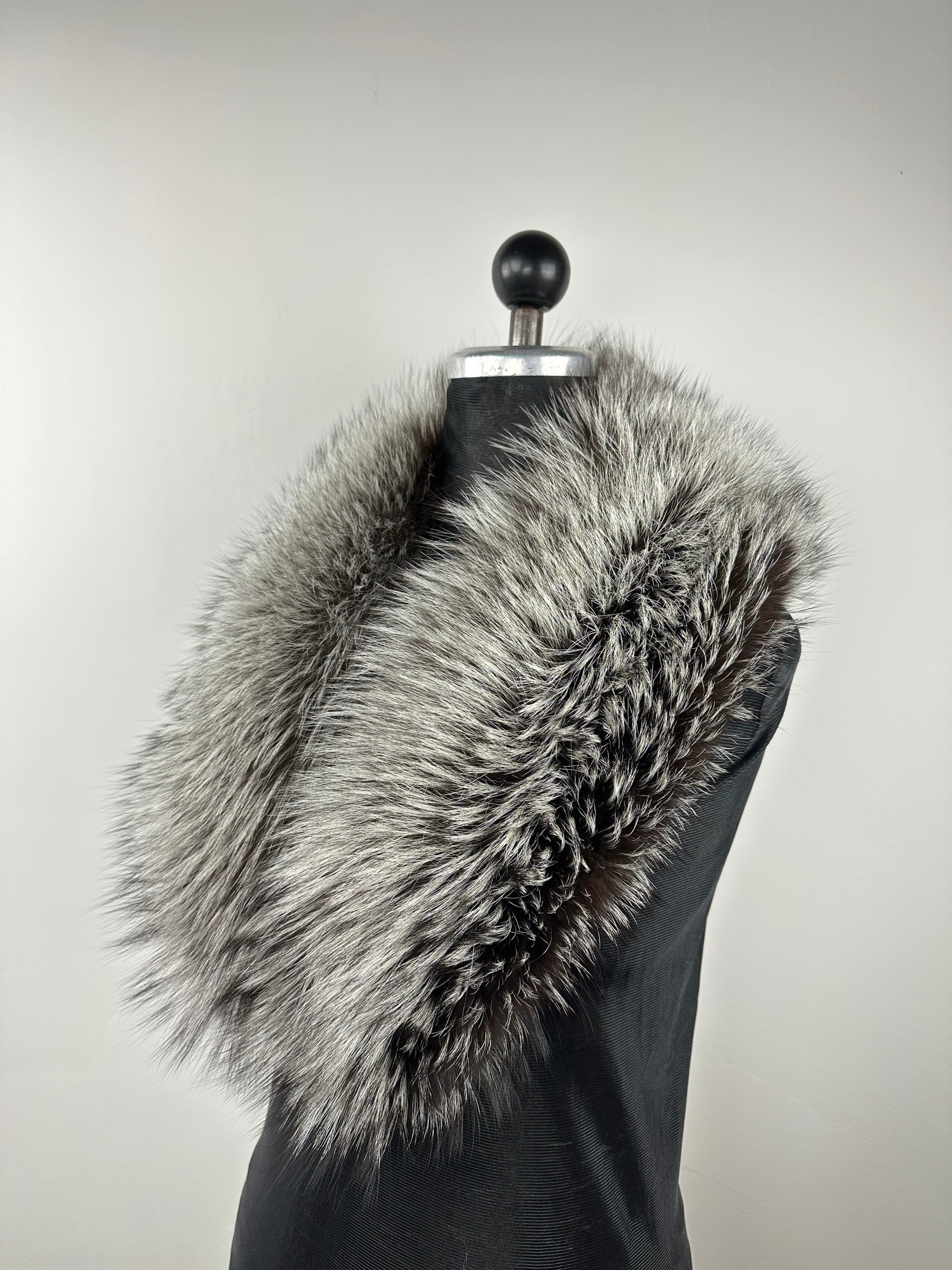 Elegant Silver Fox Fur Collar: Genuine Fluffy Fur Stole