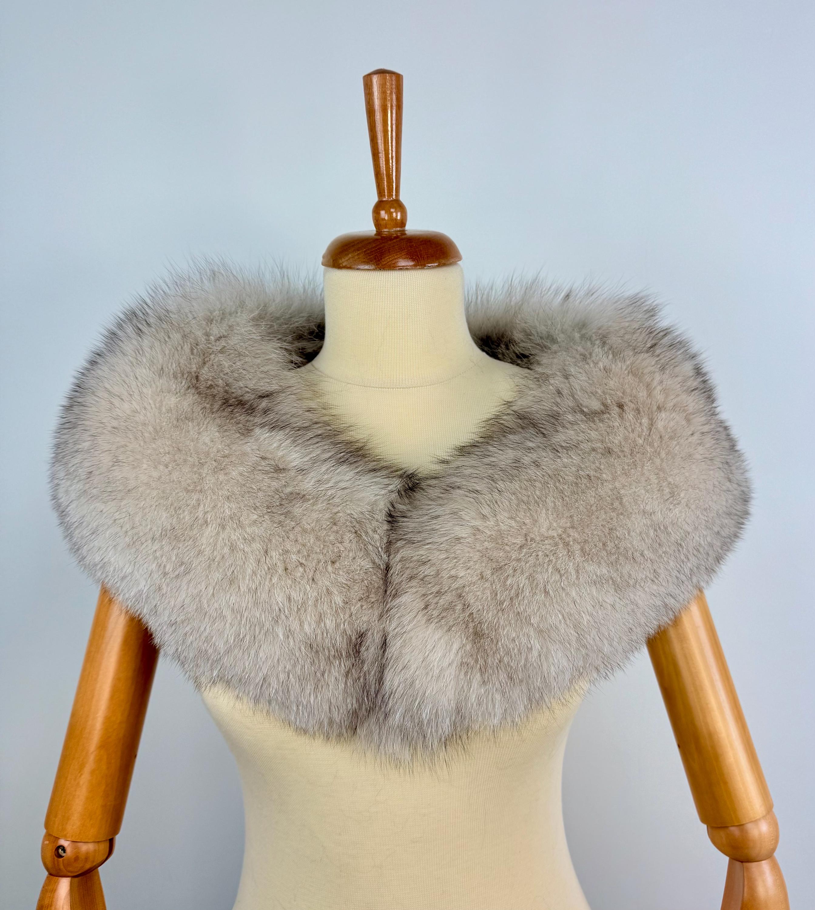 Luxury Fox Fur Collar: Light Beige Winter Stole