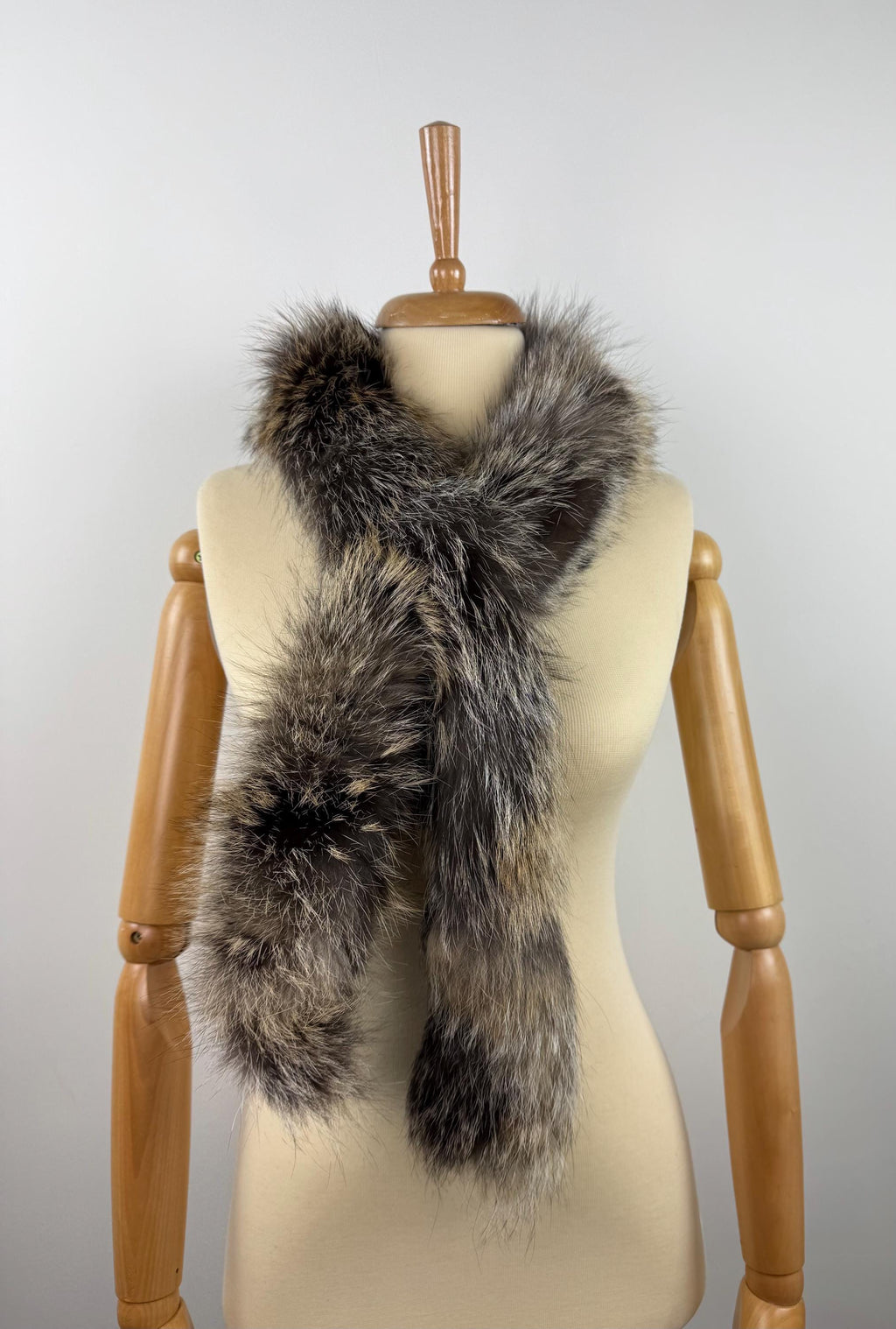 Cross Fox Fur Scarf: Luxury Winter Accessory