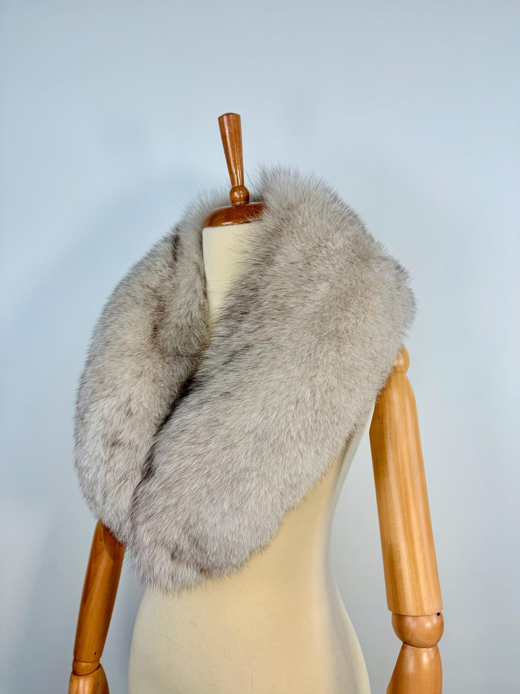 Luxury Fox Fur Collar: Light Beige Winter Stole