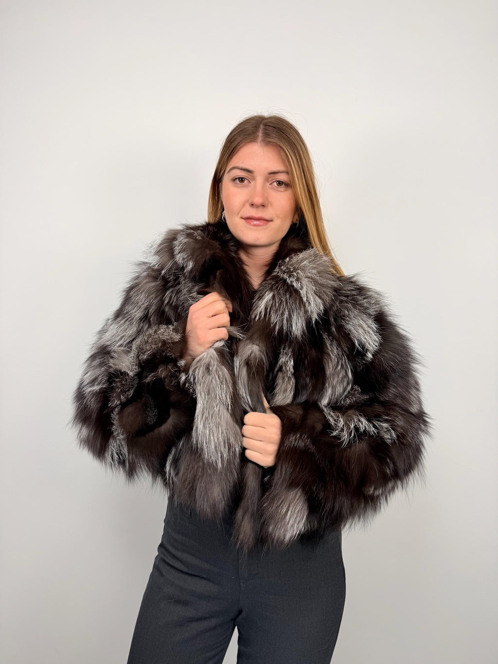 Genuine Silver Fox Fur Cropped Jacket: Luxury Fur Winter Coat