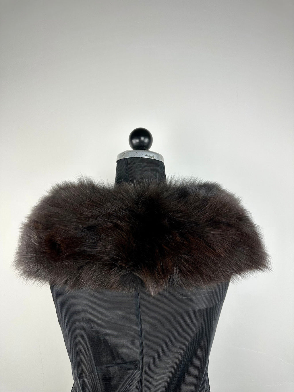 Stylish Dark Brown Fox Fur Collar: Luxury Fur Stole