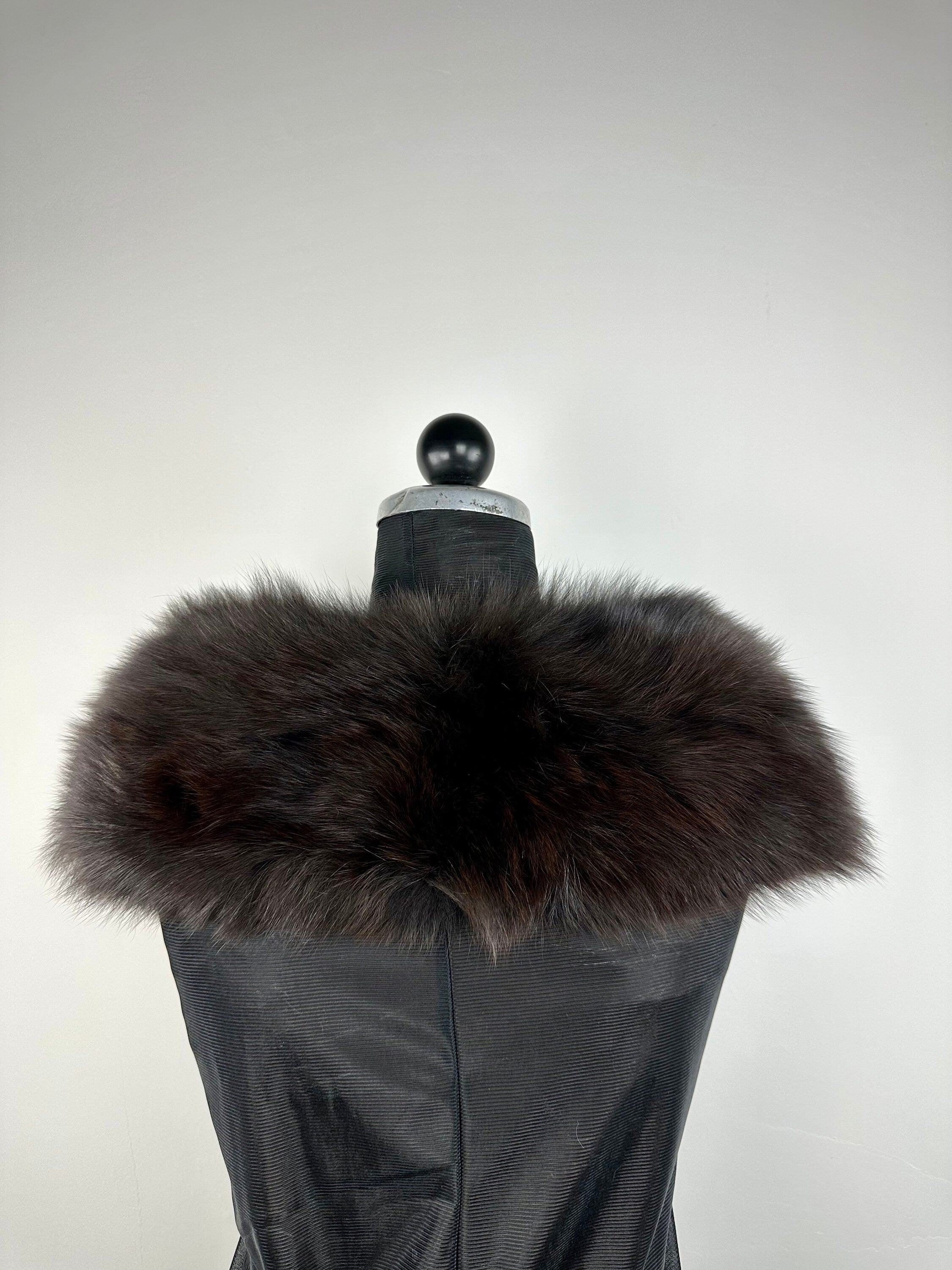 Stylish Dark Brown Fox Fur Collar: Luxury Fur Stole