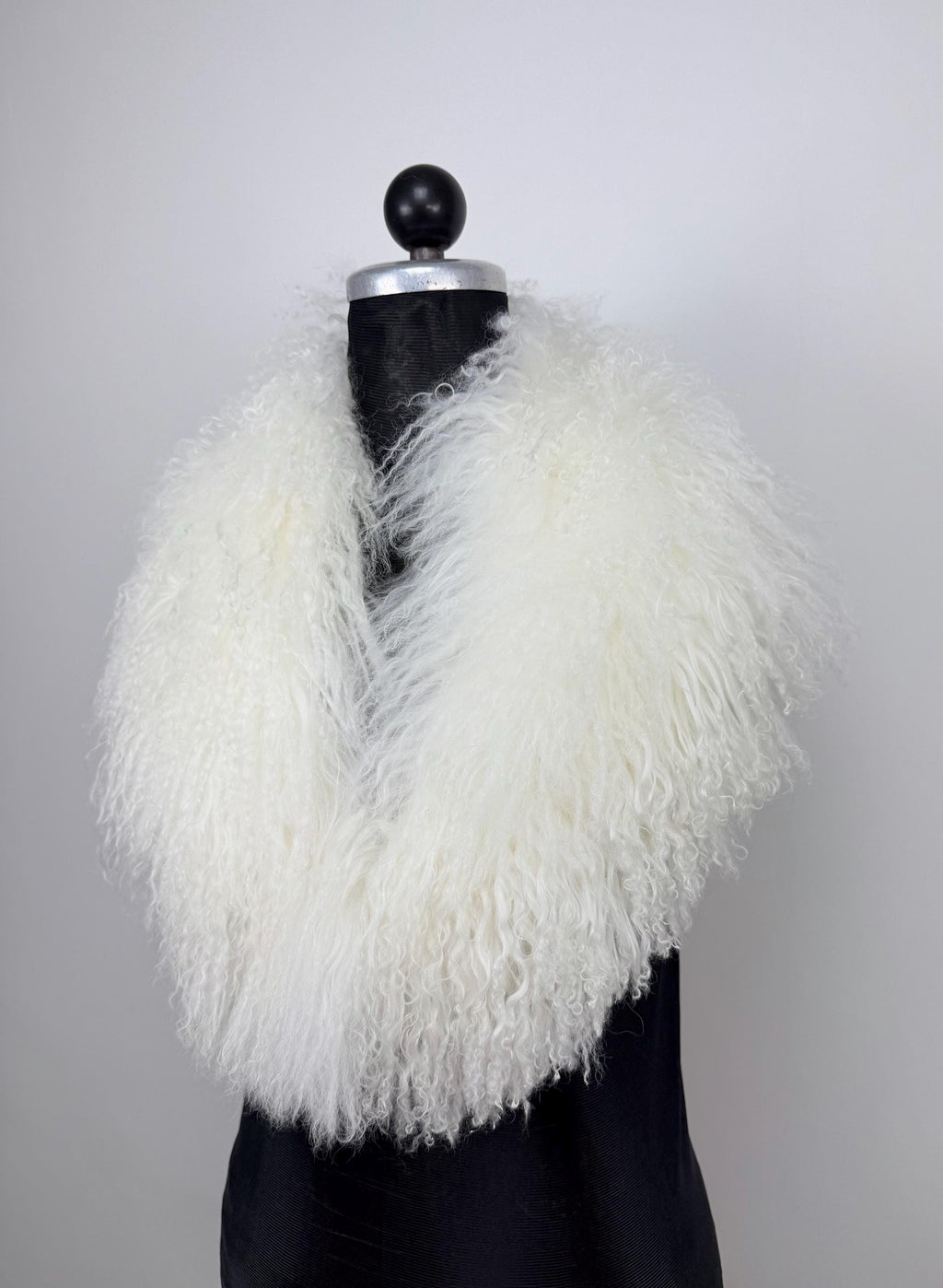 White Mongolian Sheepskin Fur Collar: Luxury Bridal Fur Stole