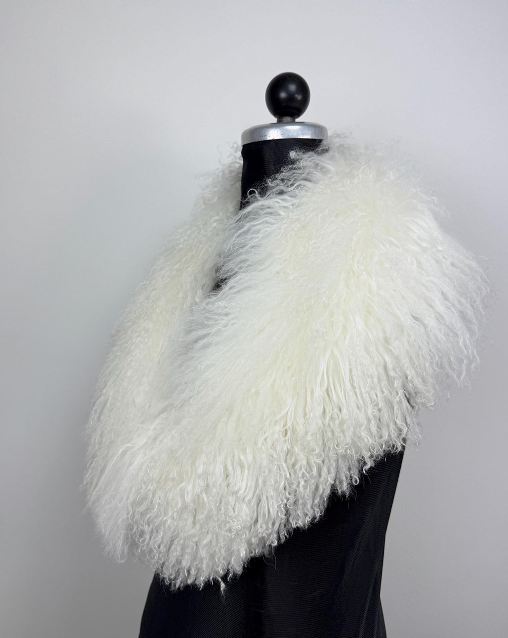 White Mongolian Sheepskin Fur Collar: Luxury Bridal Fur Stole