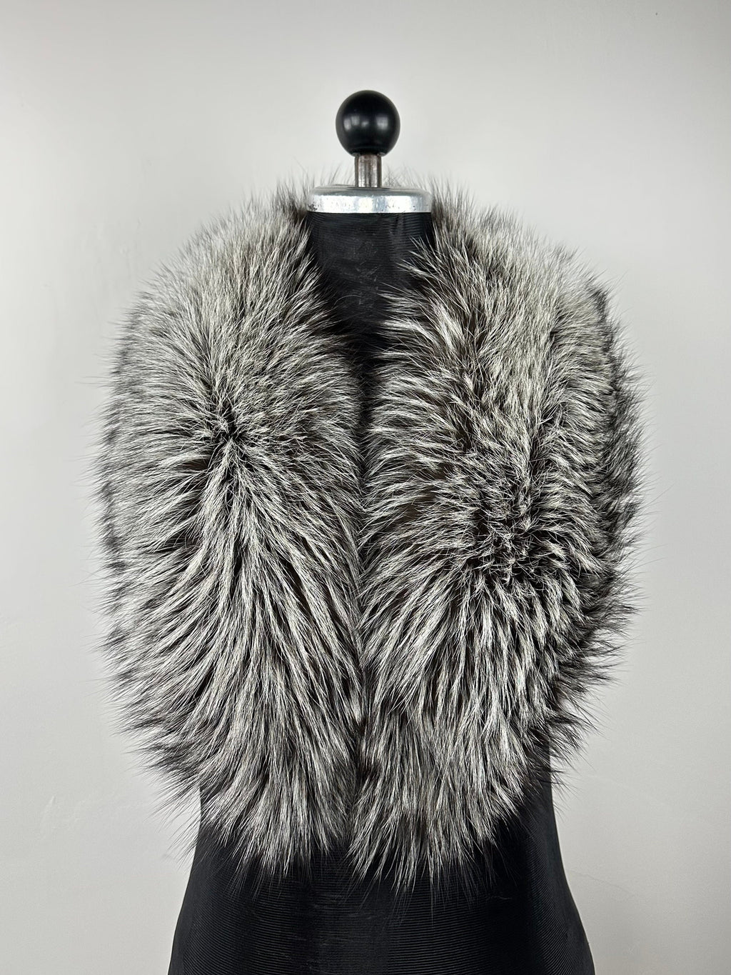 Elegant Silver Fox Fur Collar: Genuine Fluffy Fur Stole