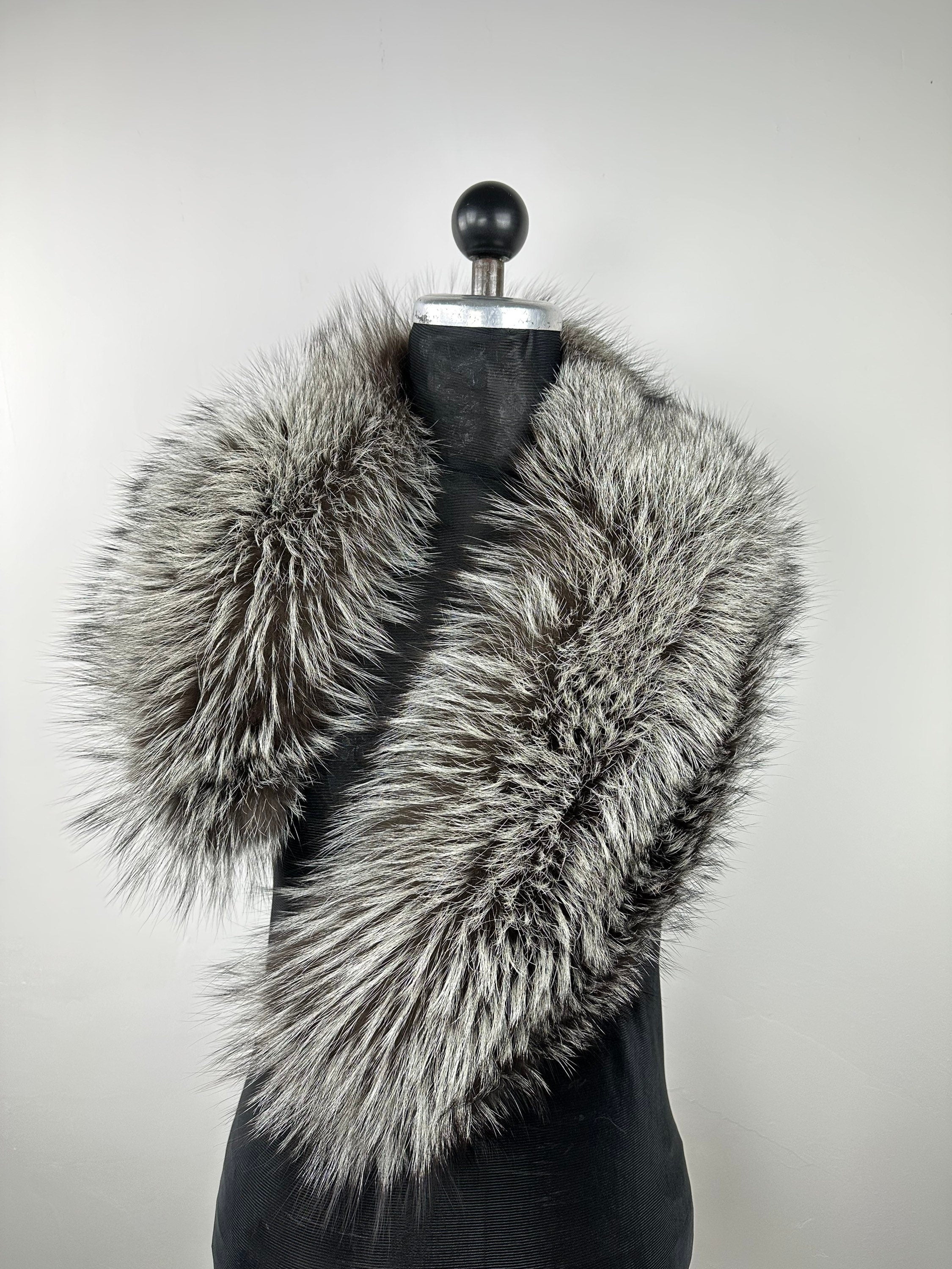 Elegant Silver Fox Fur Collar: Genuine Fluffy Fur Stole