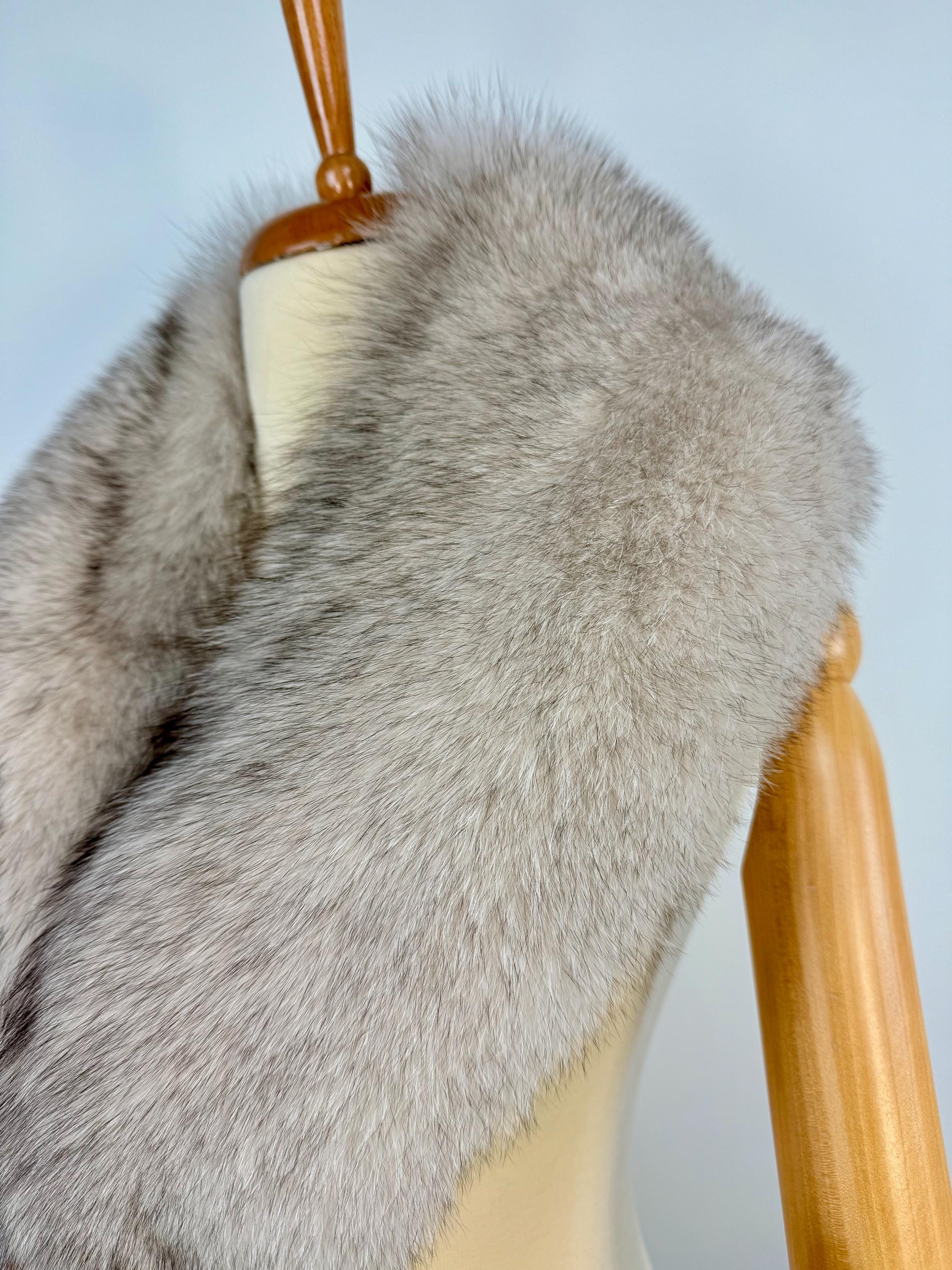 Luxury Fox Fur Collar: Light Beige Winter Stole