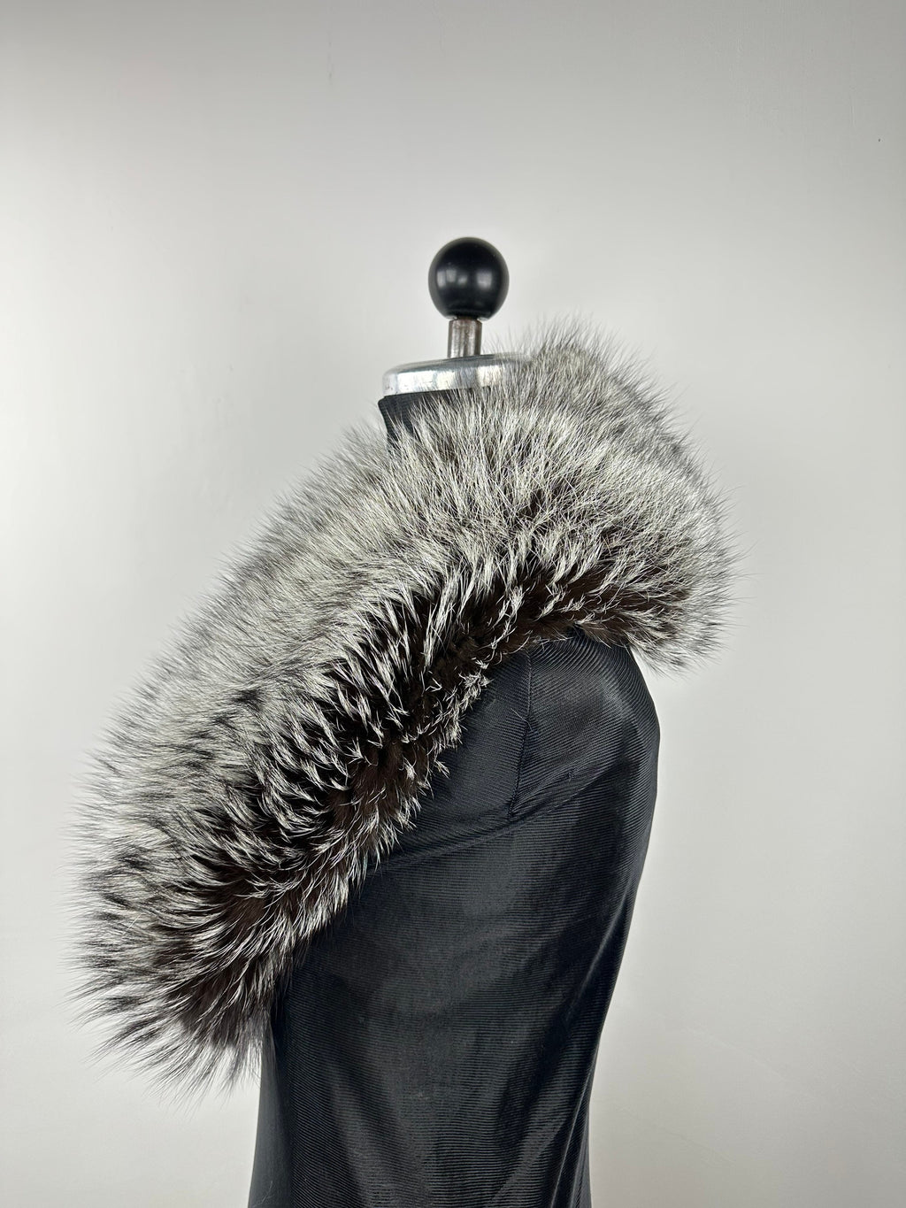 Elegant Silver Fox Fur Collar: Genuine Fluffy Fur Stole