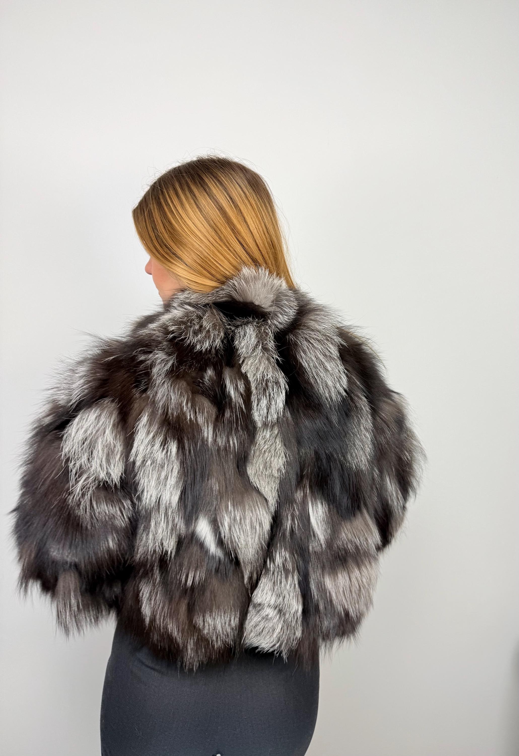 Genuine Silver Fox Fur Cropped Jacket: Luxury Fur Winter Coat