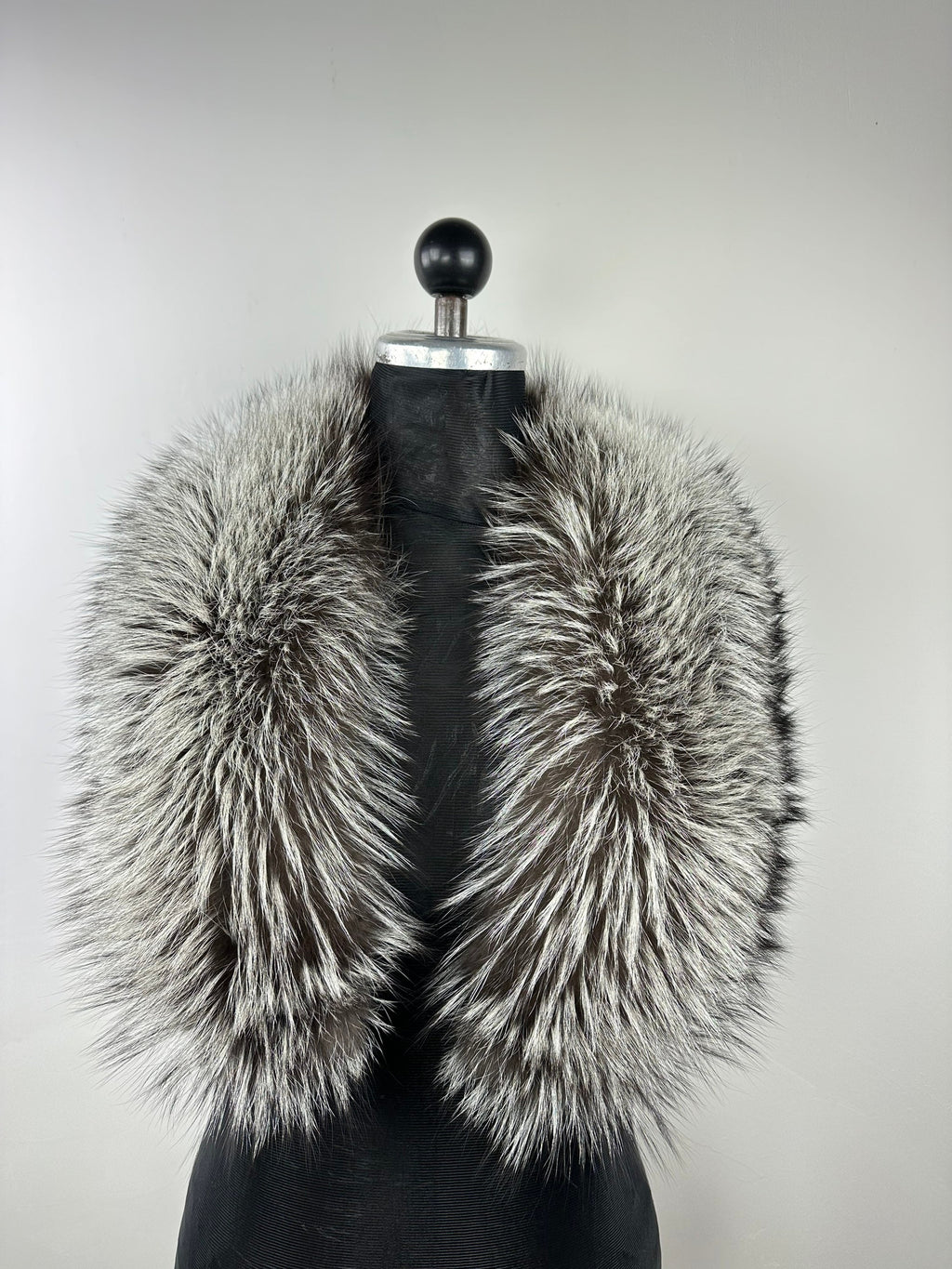 Elegant Silver Fox Fur Collar: Genuine Fluffy Fur Stole
