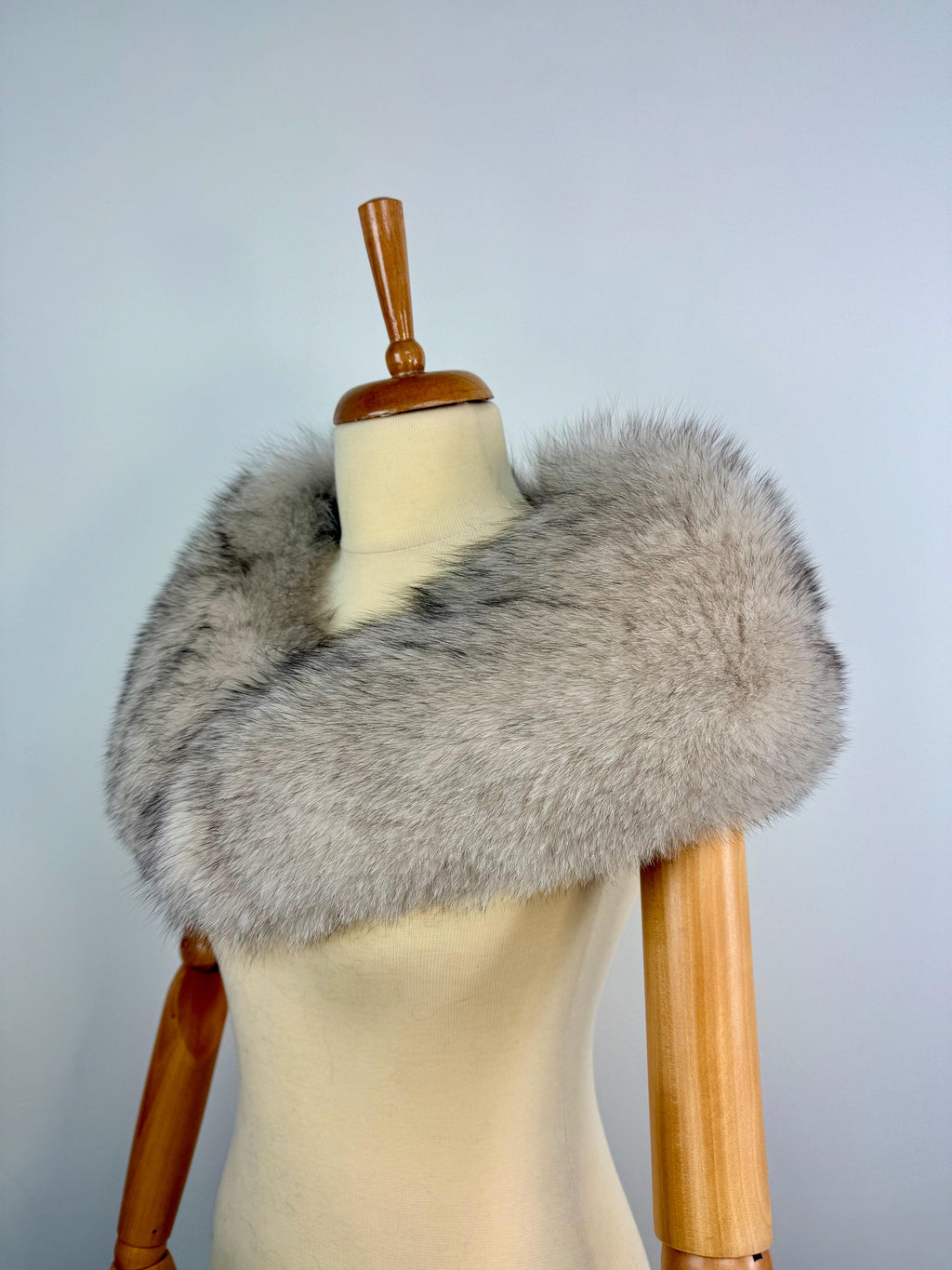 Luxury Fox Fur Collar: Light Beige Winter Stole