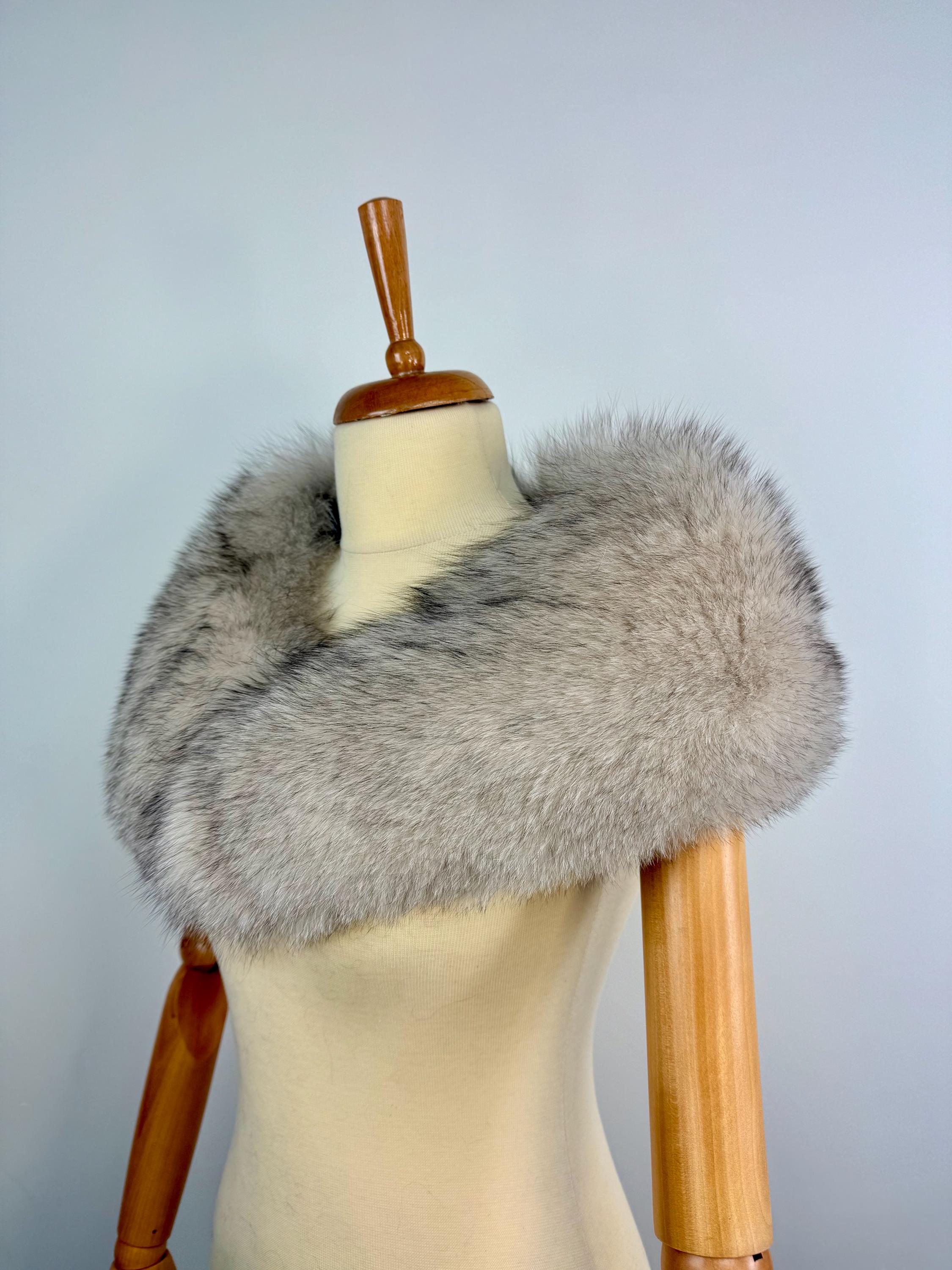 Luxury Fox Fur Collar: Light Beige Winter Stole