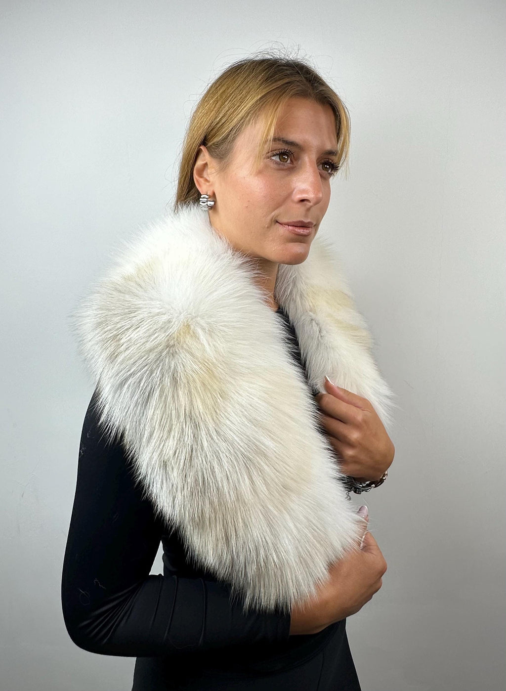 Handmade White Fox Fur Collar: Luxury Bridal Stole