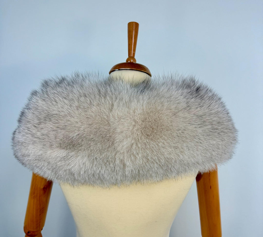 Luxury Fox Fur Collar: Light Beige Winter Stole