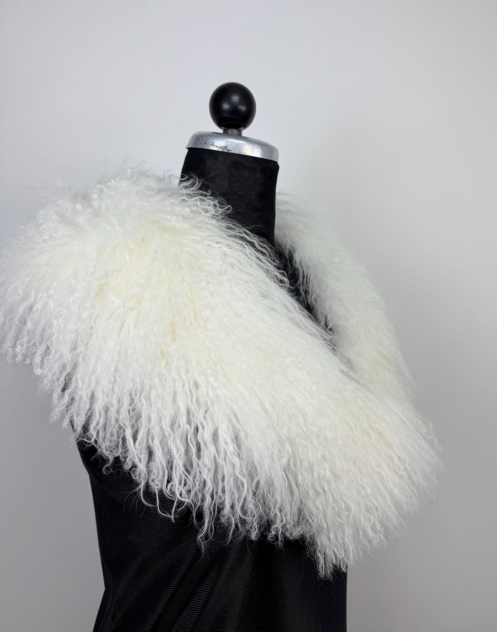 White Mongolian Sheepskin Fur Collar: Luxury Bridal Fur Stole