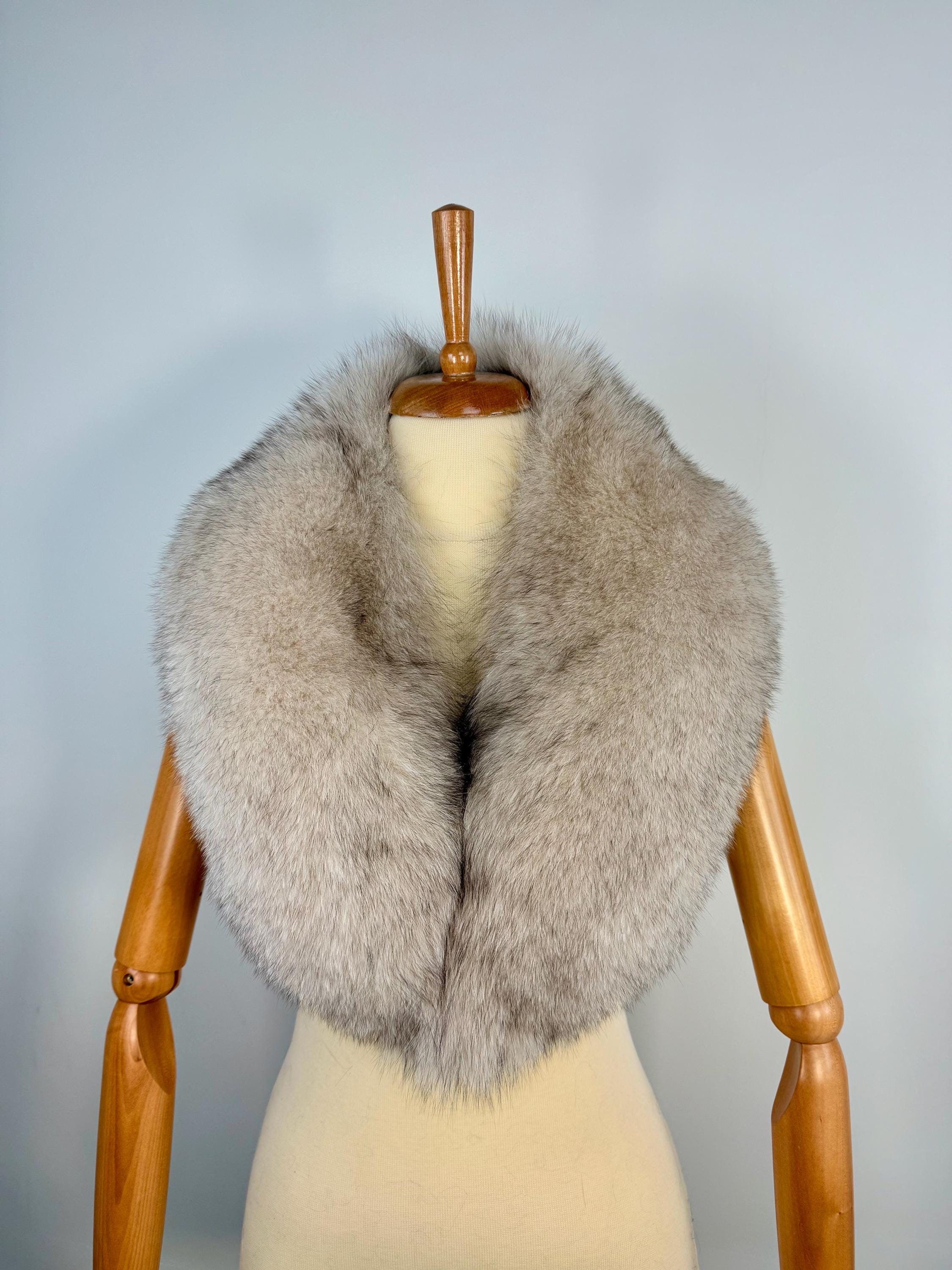 Luxury Fox Fur Collar: Light Beige Winter Stole