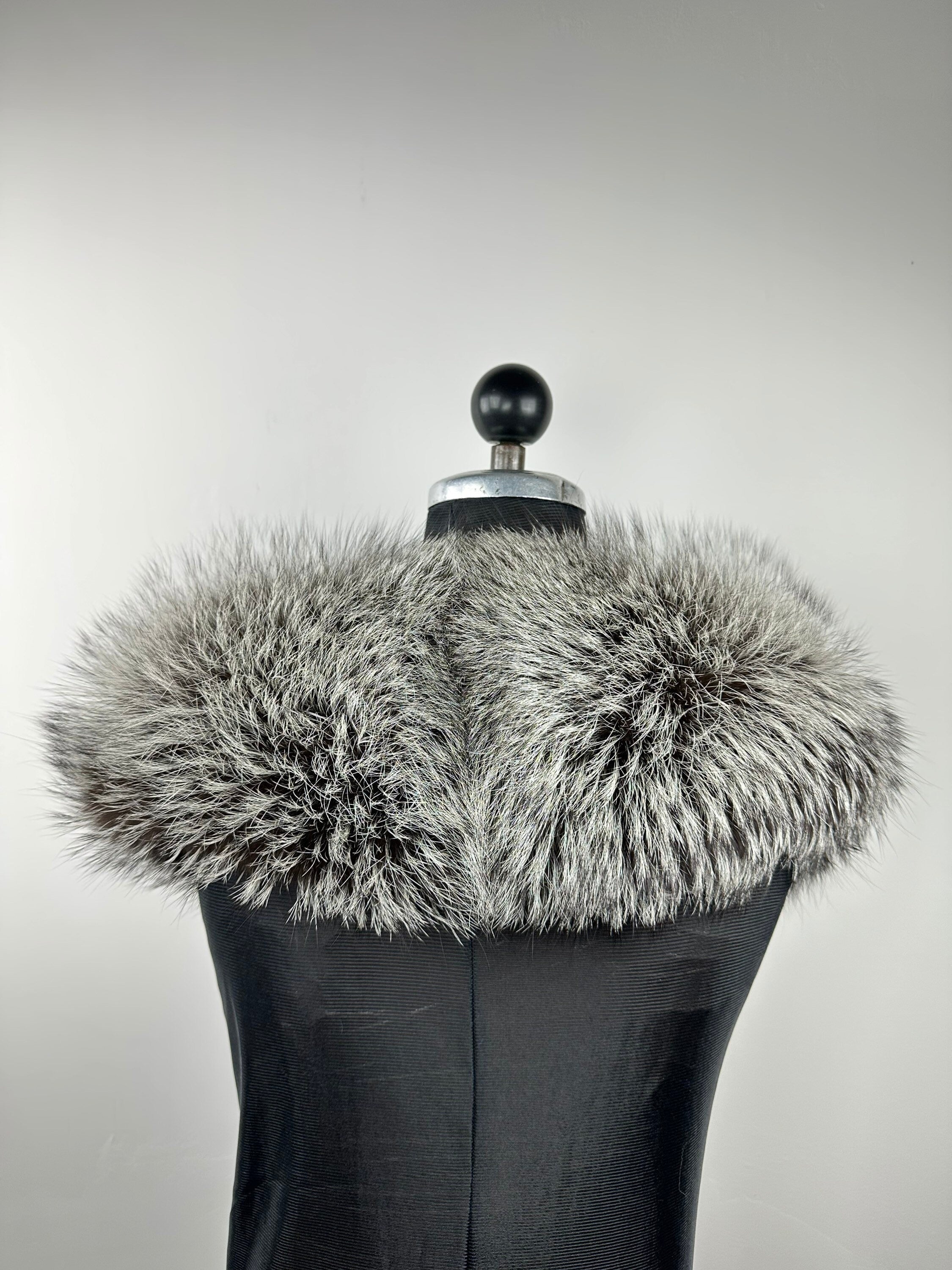 Elegant Silver Fox Fur Collar: Genuine Fluffy Fur Stole